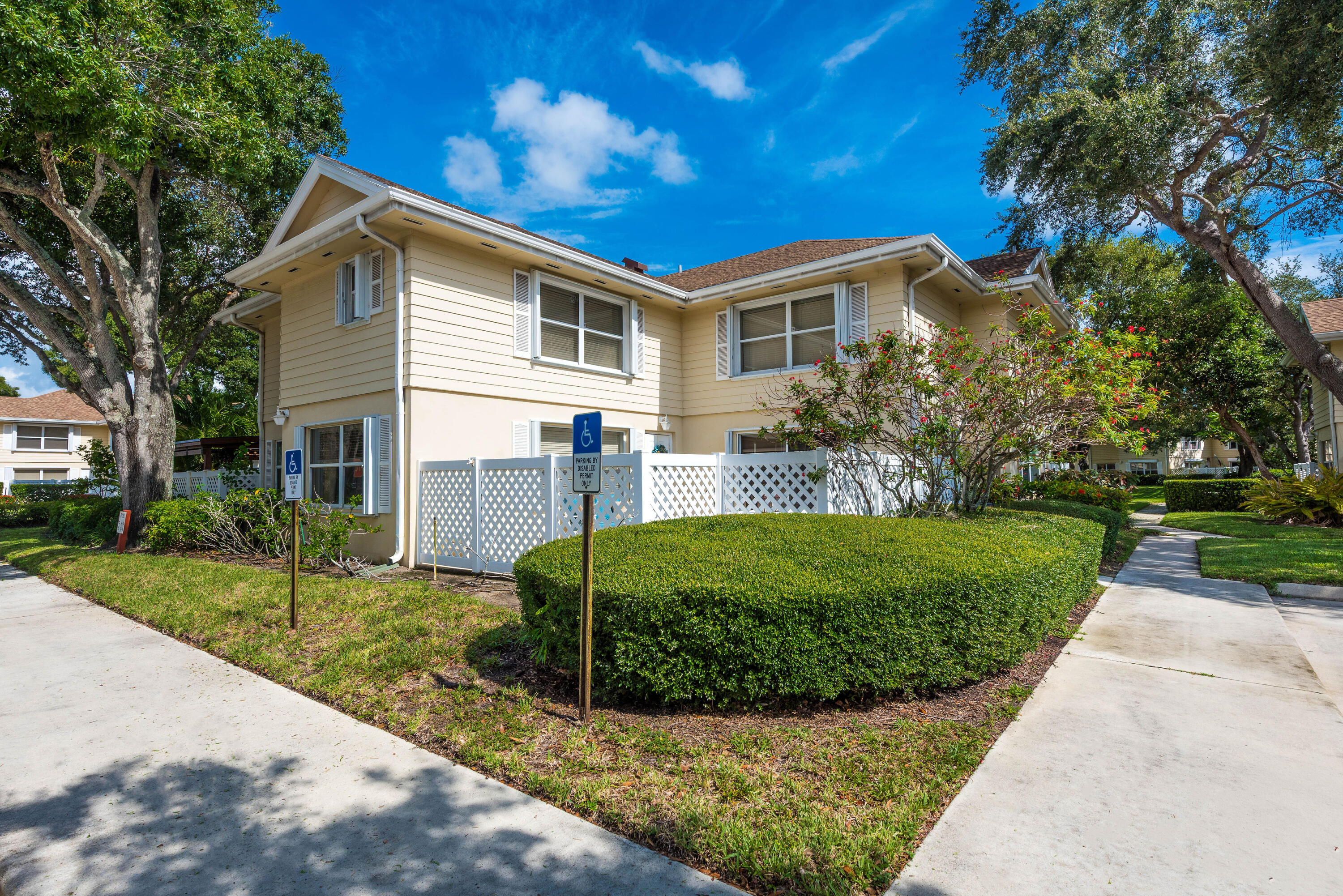 Foto de propiedad en 8135 Bridgewater Court 35C, Lake Clarke Shores, FL 33406 Lake Clarke Shores con MLS# 