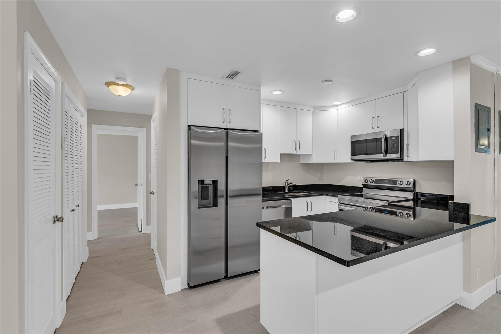 Foto de propiedad en 6319 Bay Club Drive 1, Fort Lauderdale, FL 33308 Fort Lauderdale con MLS# 