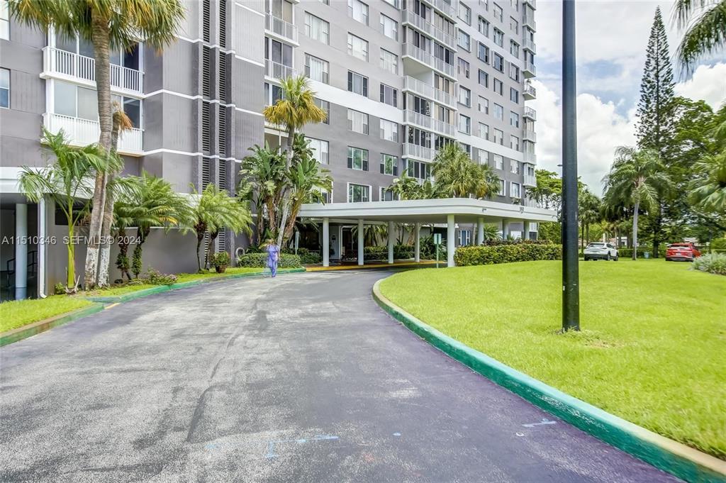 Foto de propiedad en 3850 Washington Street 812, Hollywood, FL 33021 Hollywood con MLS#