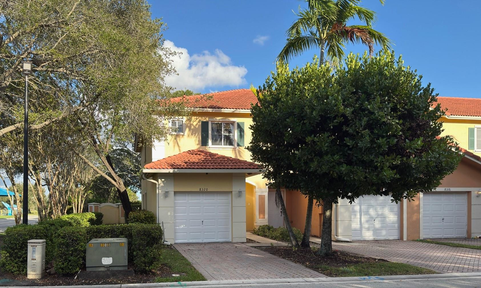 En Venta 8320 Santa Monica Avenue 8320, Tamarac, FL 33321, Tamarac, FL 33321