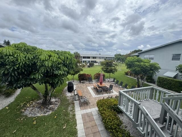 Foto de propiedad en 39 DORCHESTER B 39, West Palm Beach, FL 33417 West Palm Beach con MLS# 