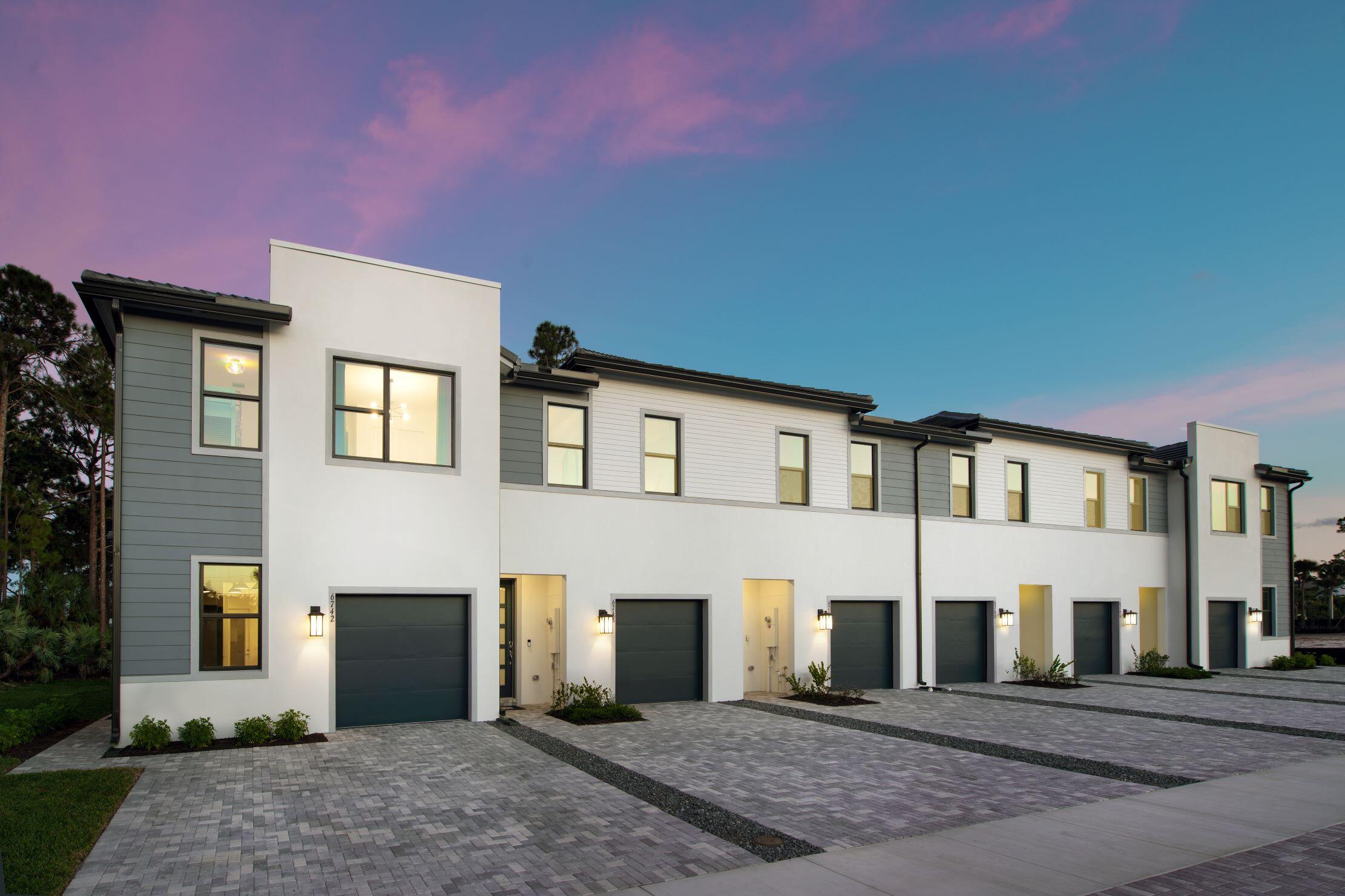 Foto de propiedad en 6698 KAVAGI Drive Latitude 34-06, Lantana, FL 33462 Lantana con MLS# 