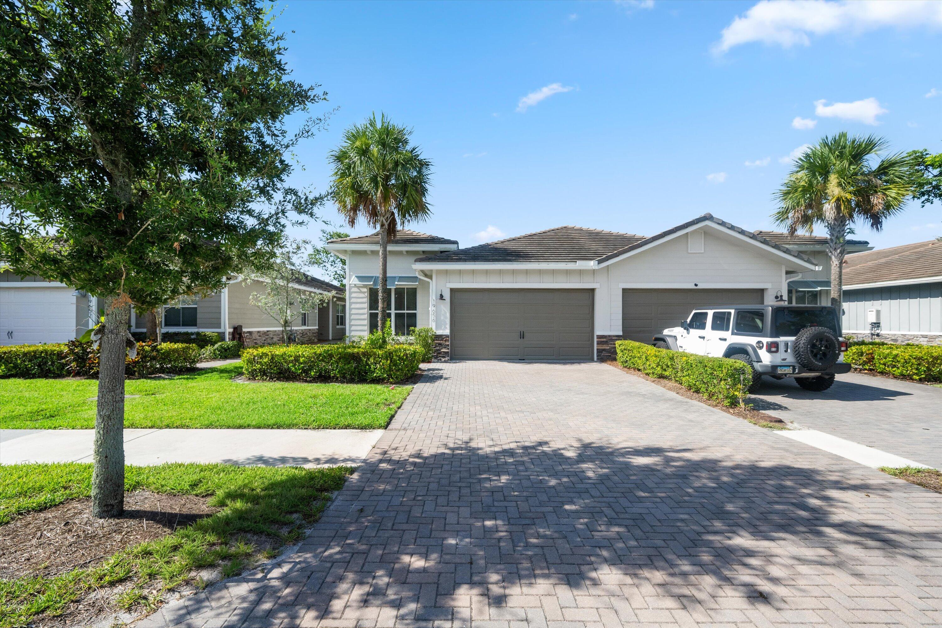 Foto de propiedad en 19656 WEATHERVANE Way, Loxahatchee, FL 33470 Loxahatchee con MLS# 
