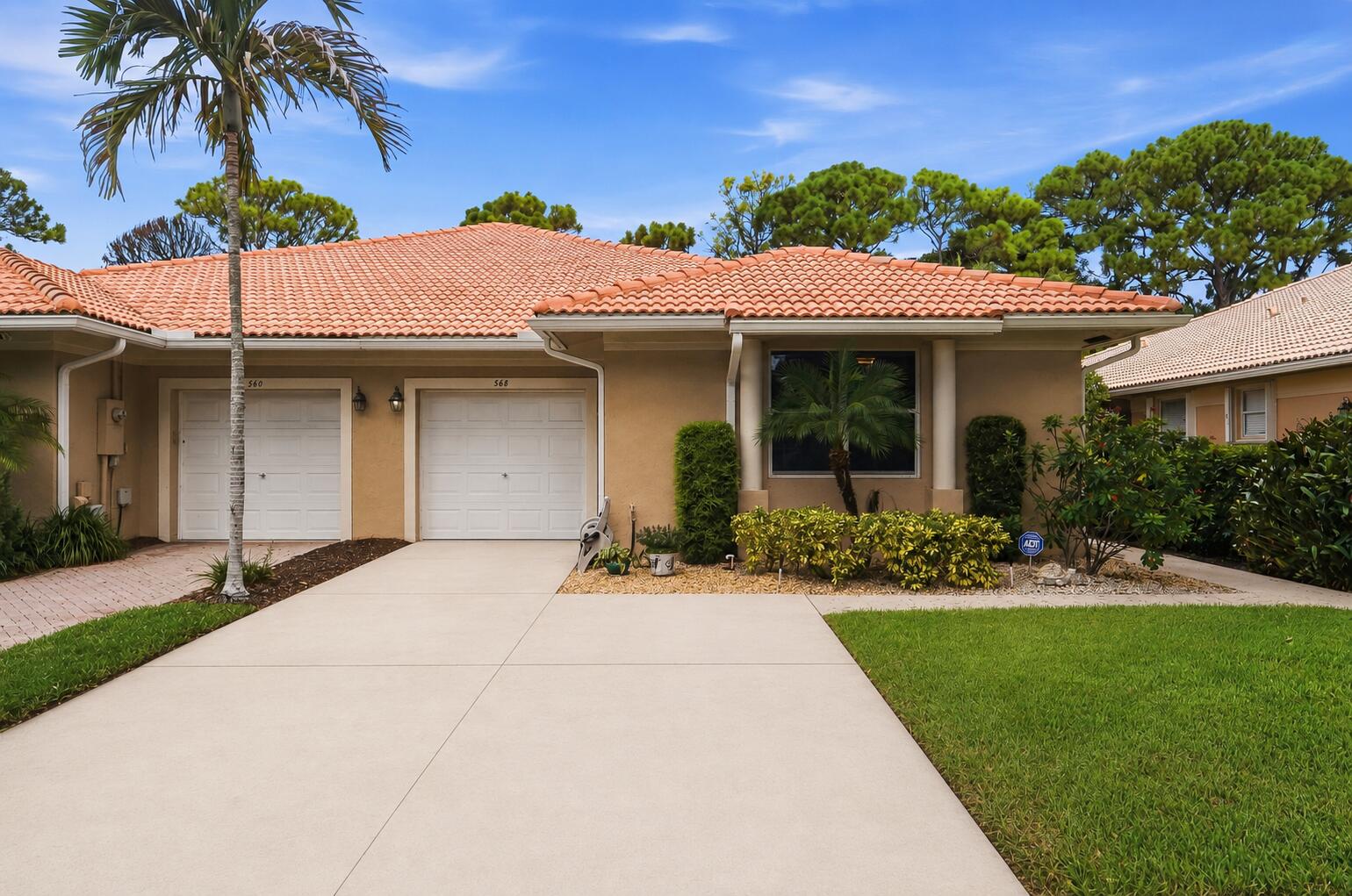 Foto de propiedad en 368 W Coral Trace Circle, Delray Beach, FL 33445 Delray Beach con MLS# 