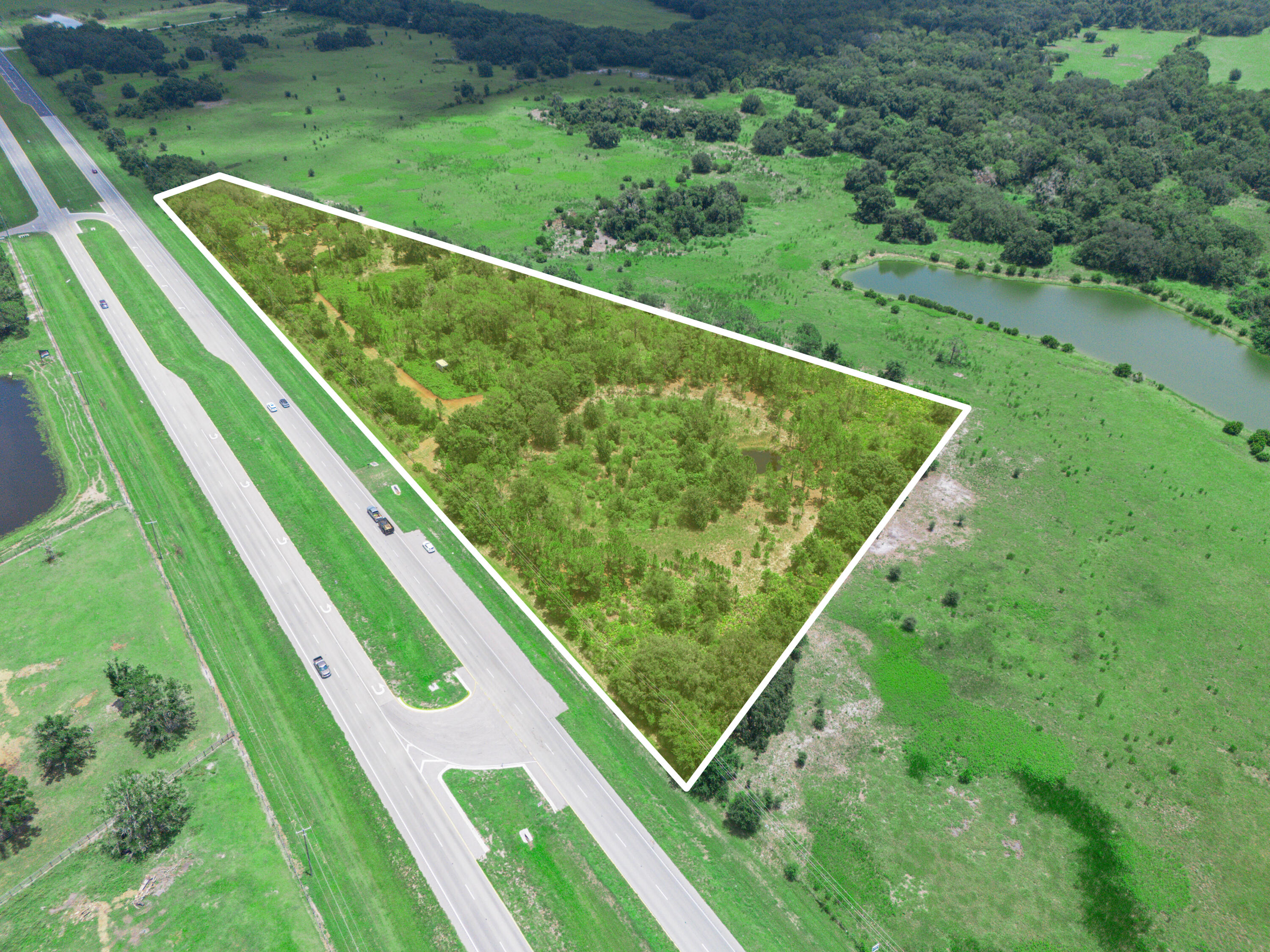 Foto de propiedad en 9322 US-17, Arcadia, FL 34266 Arcadia con MLS# 