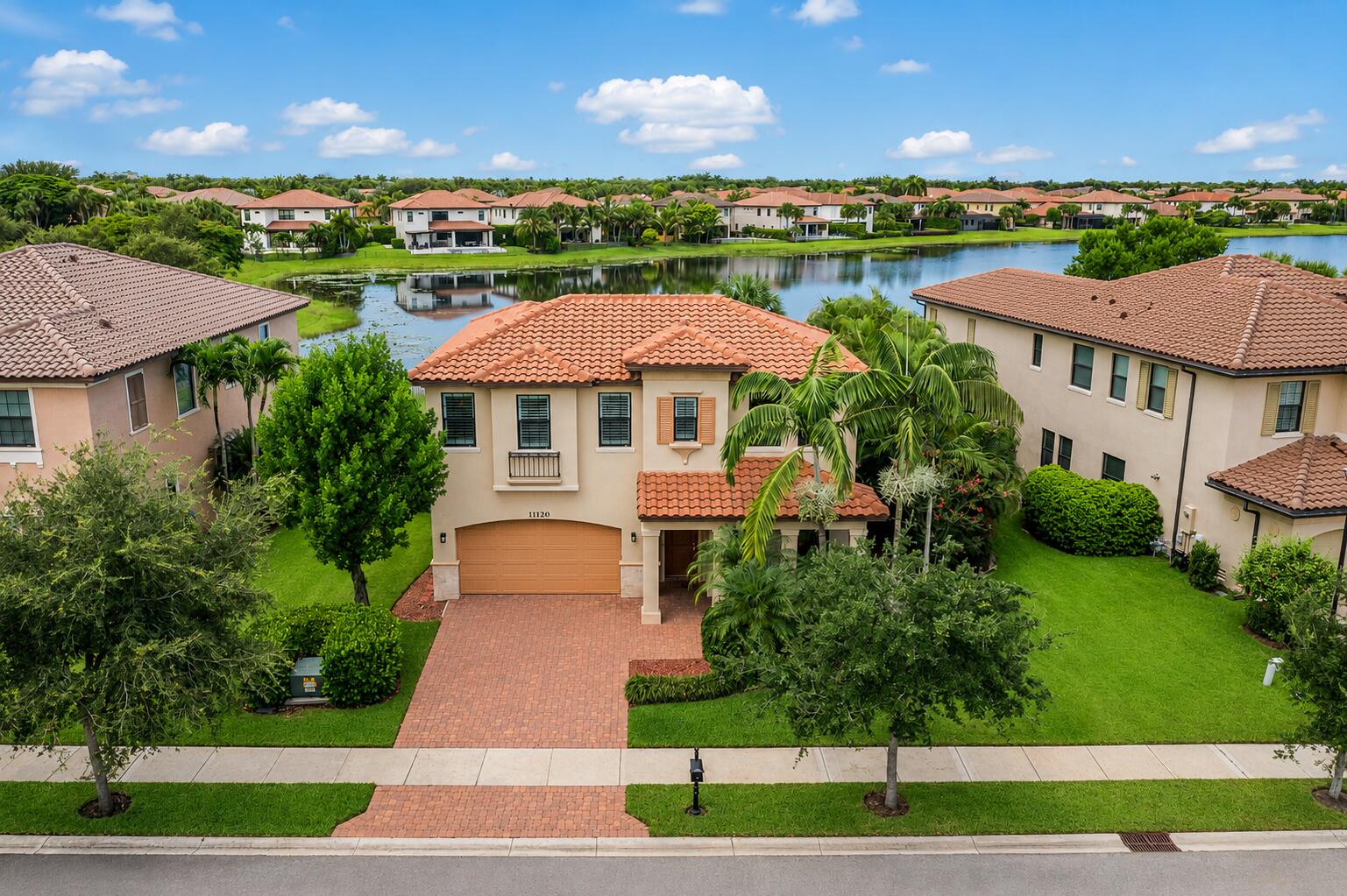 Foto de propiedad en 11120 NW 82ND Place, Parkland, FL 33076 Parkland con MLS# 