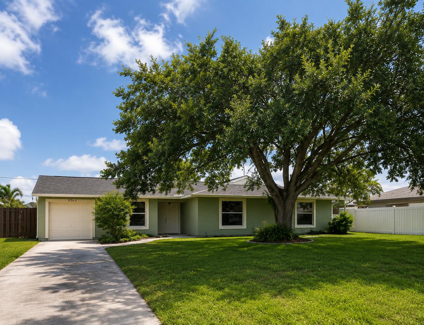 Foto de propiedad en 2565 SE HEMSING Street, Port St. Lucie, FL 34984 Port St. Lucie con MLS# 