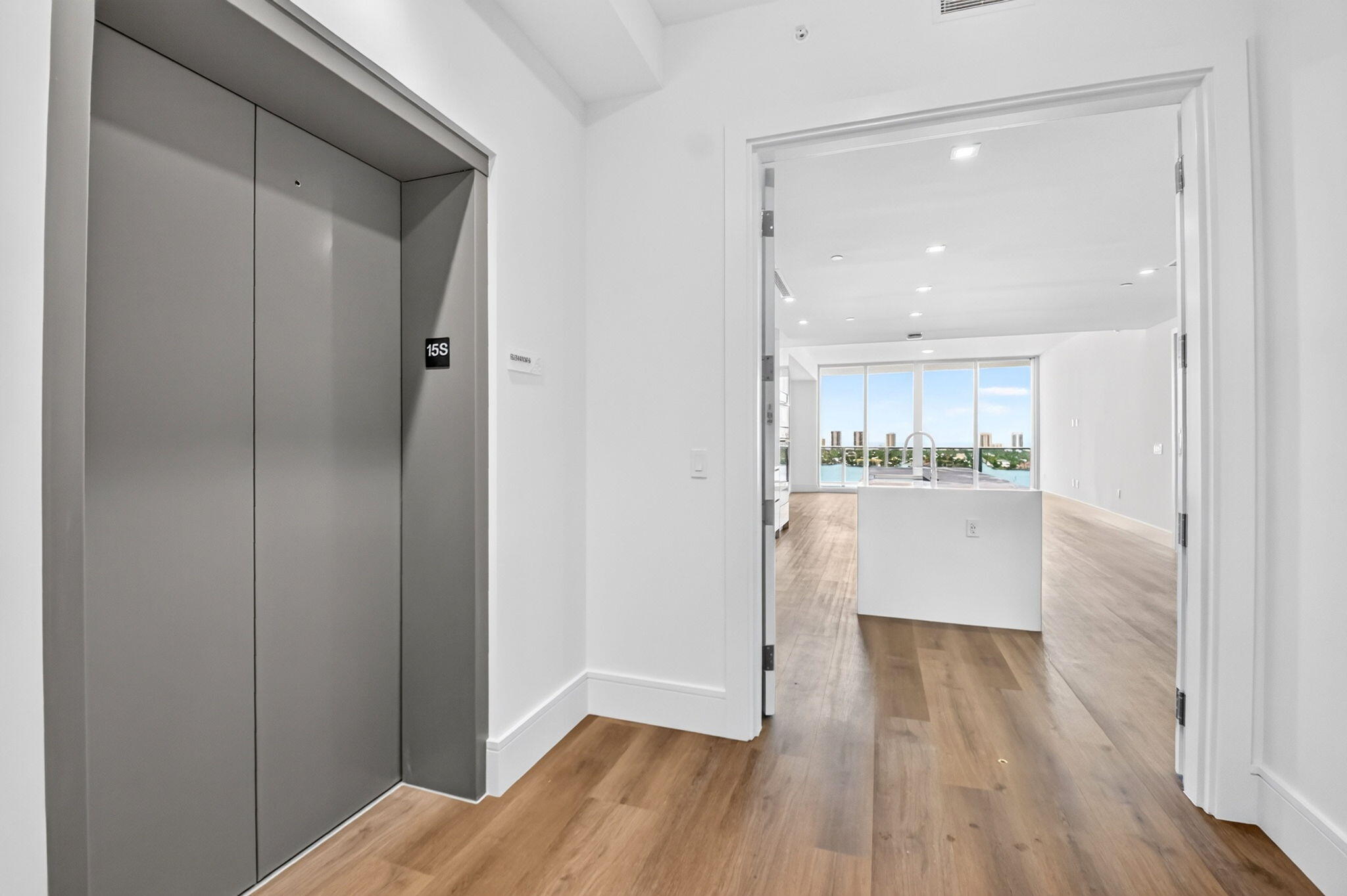 Foto de propiedad en 220 Lake Shore Drive 1506, Lake Park, FL 33403 Lake Park con MLS# 
