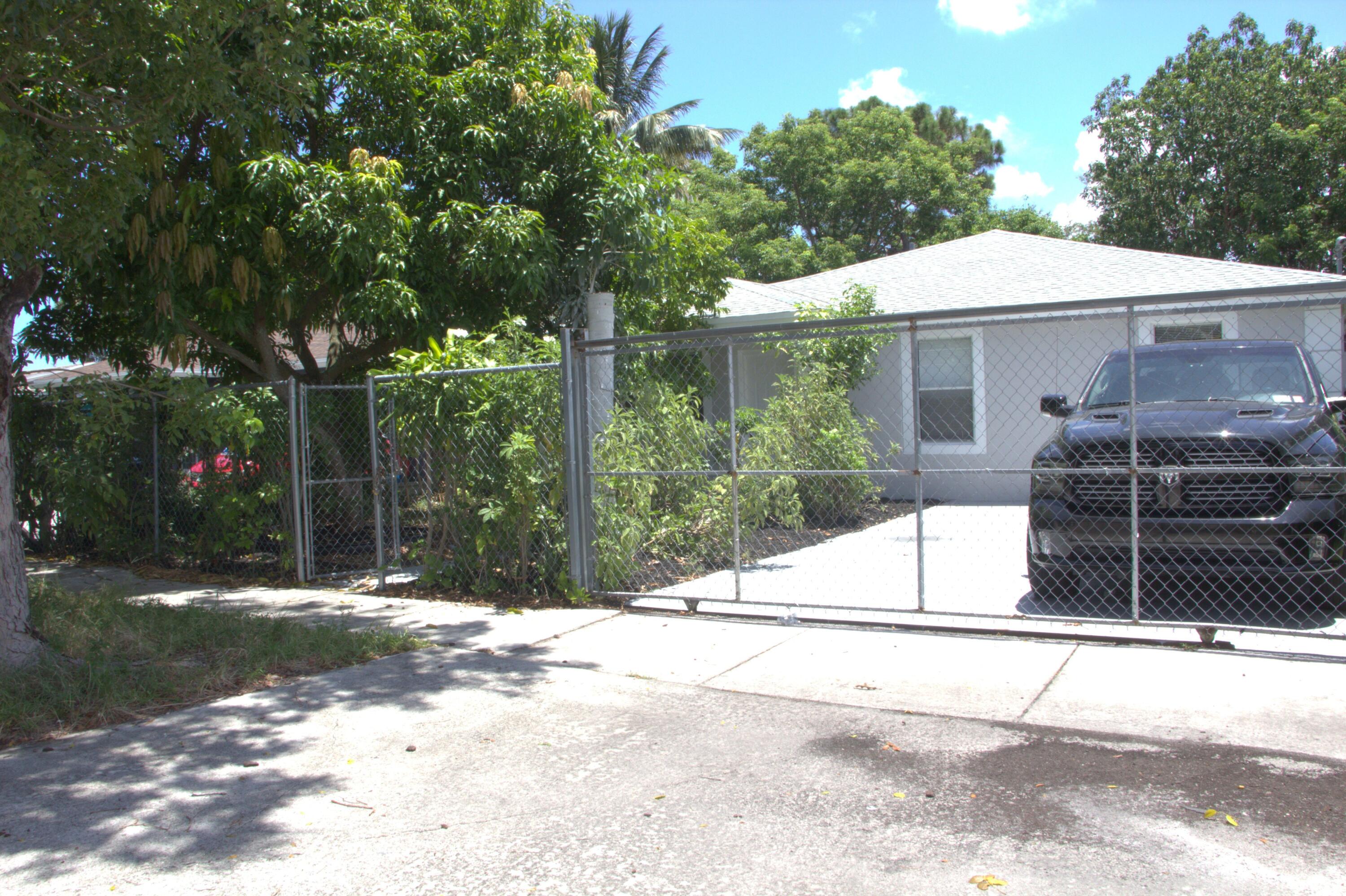 Foto de propiedad en 1724 NW 152ND Terrace, Miami Gardens, FL 33054 Miami Gardens con MLS# 