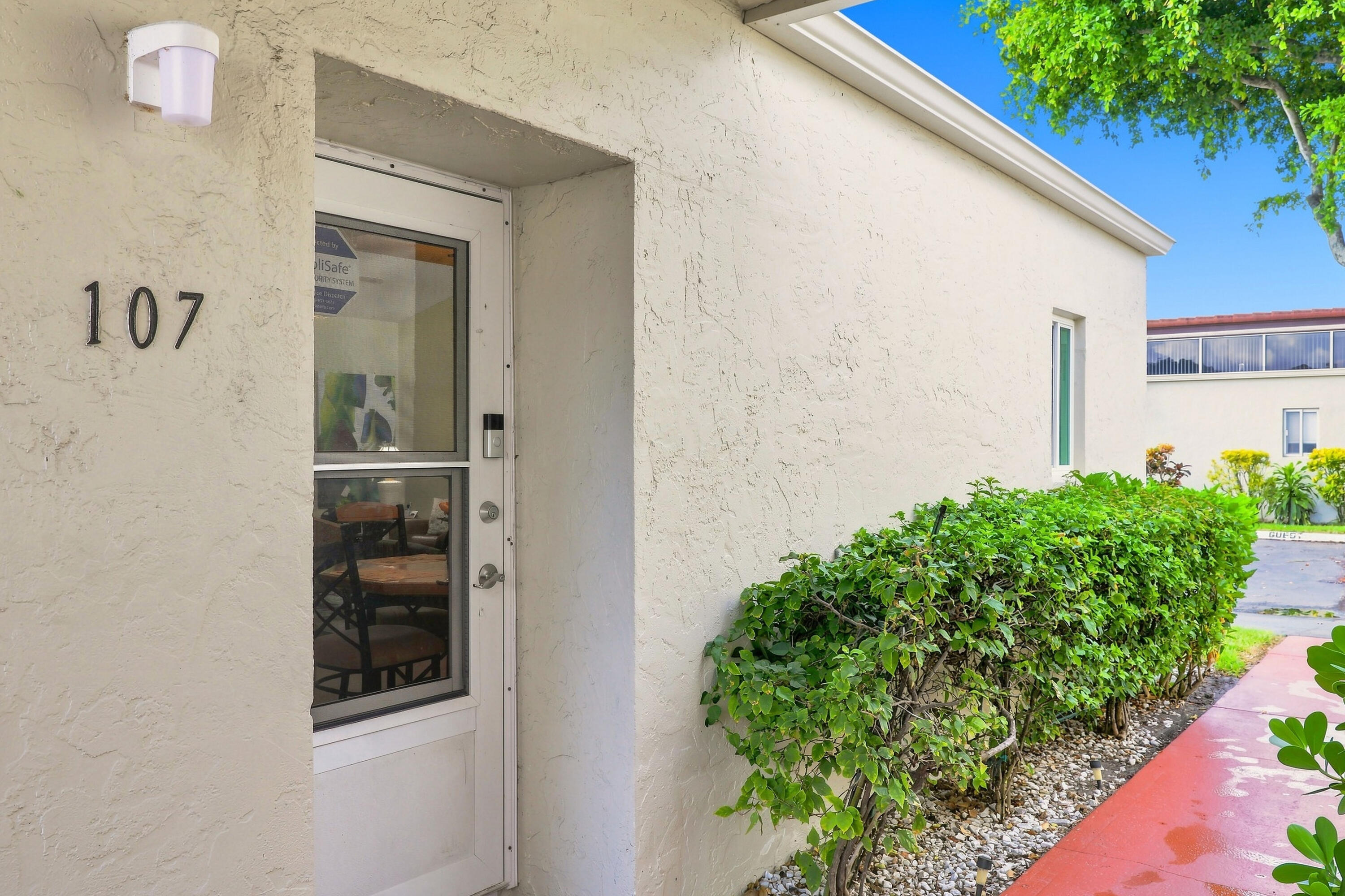 En Venta 2532 Boundbrook Drive S 107, Palm Springs, FL 33406, Palm Springs, FL 33406