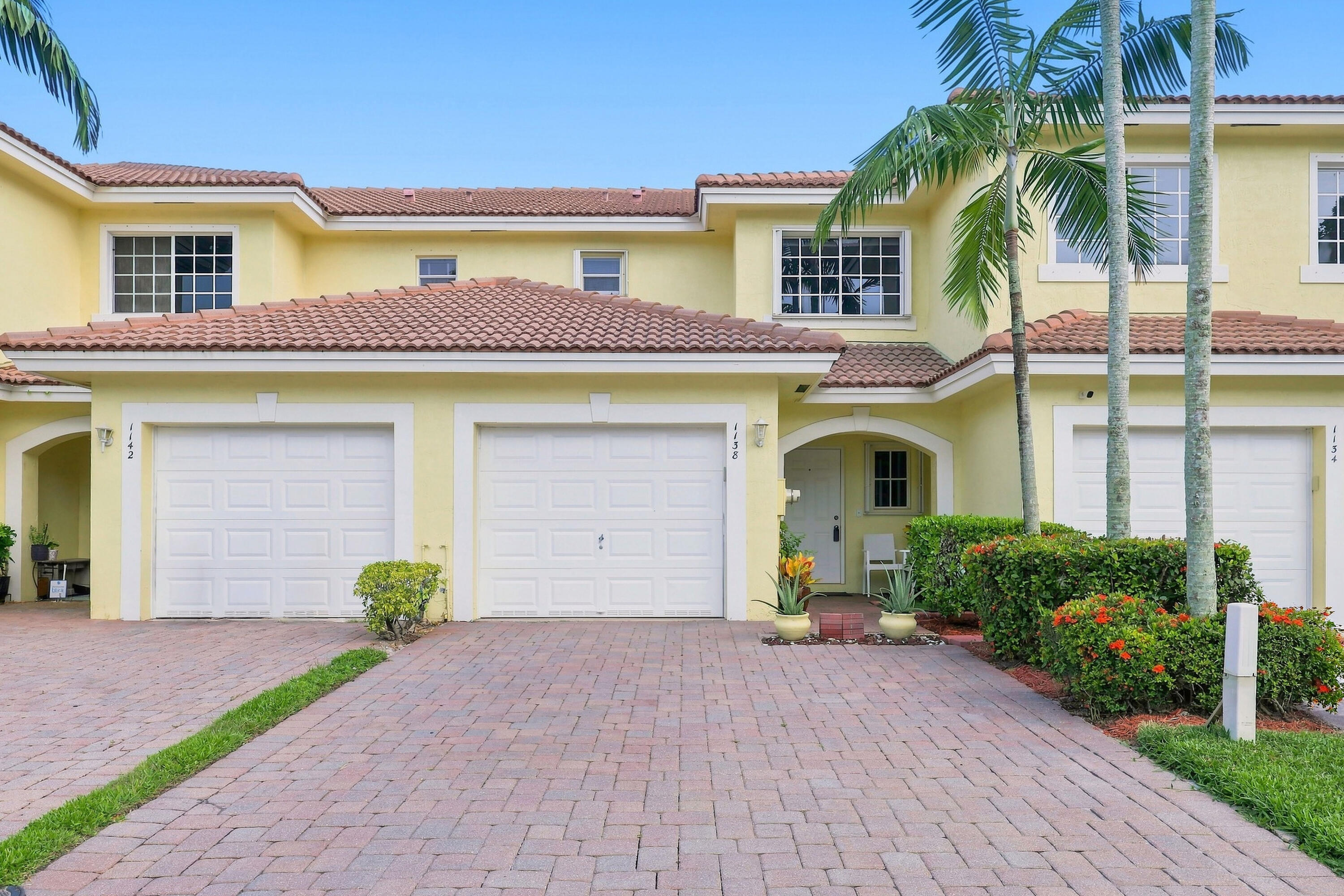 Foto de propiedad en 1138 Imperial Lake Road, Lake Belvedere Estates, FL 33413 Lake Belvedere Estates con MLS# 
