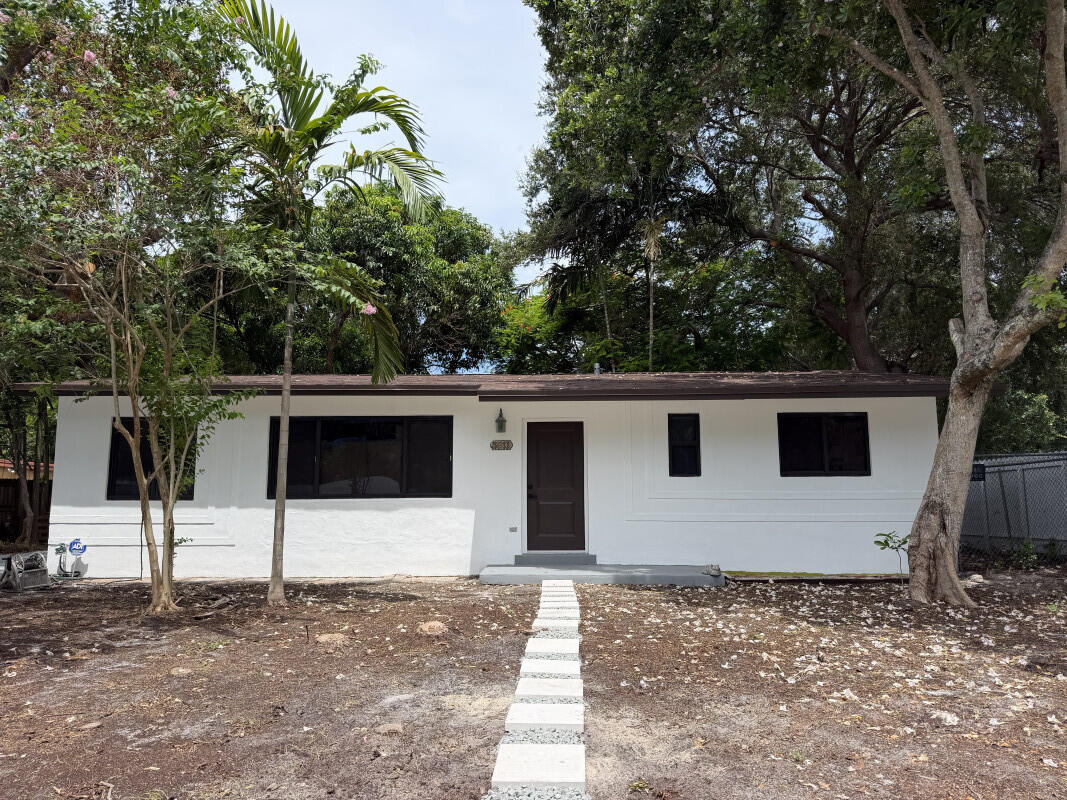 Foto de propiedad en 3611 SW 33rd Avenue, West Park, FL 33023 West Park con MLS# 