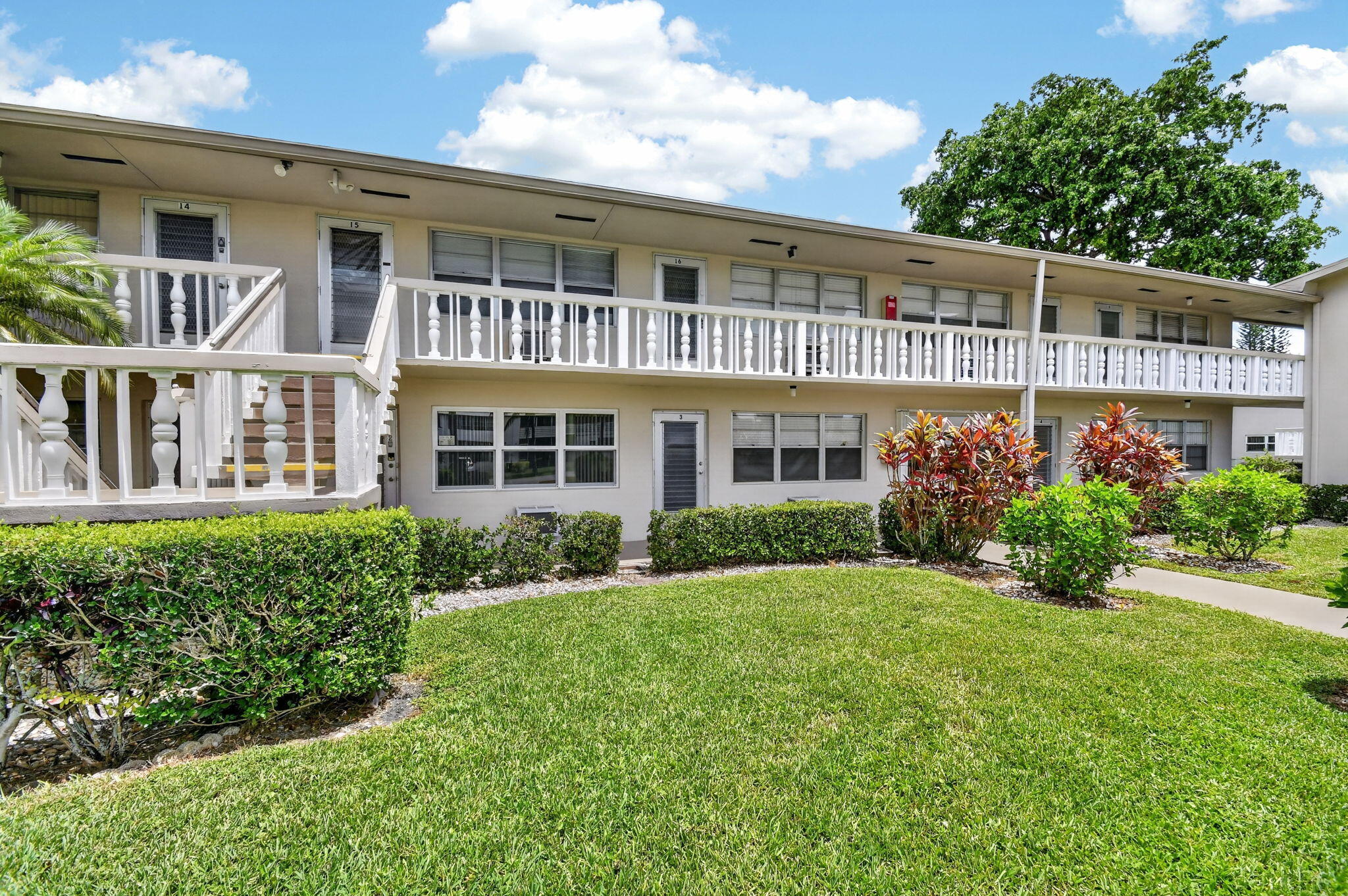 Foto de propiedad en 16 SUSSEX A, West Palm Beach, FL 33417 West Palm Beach con MLS# 