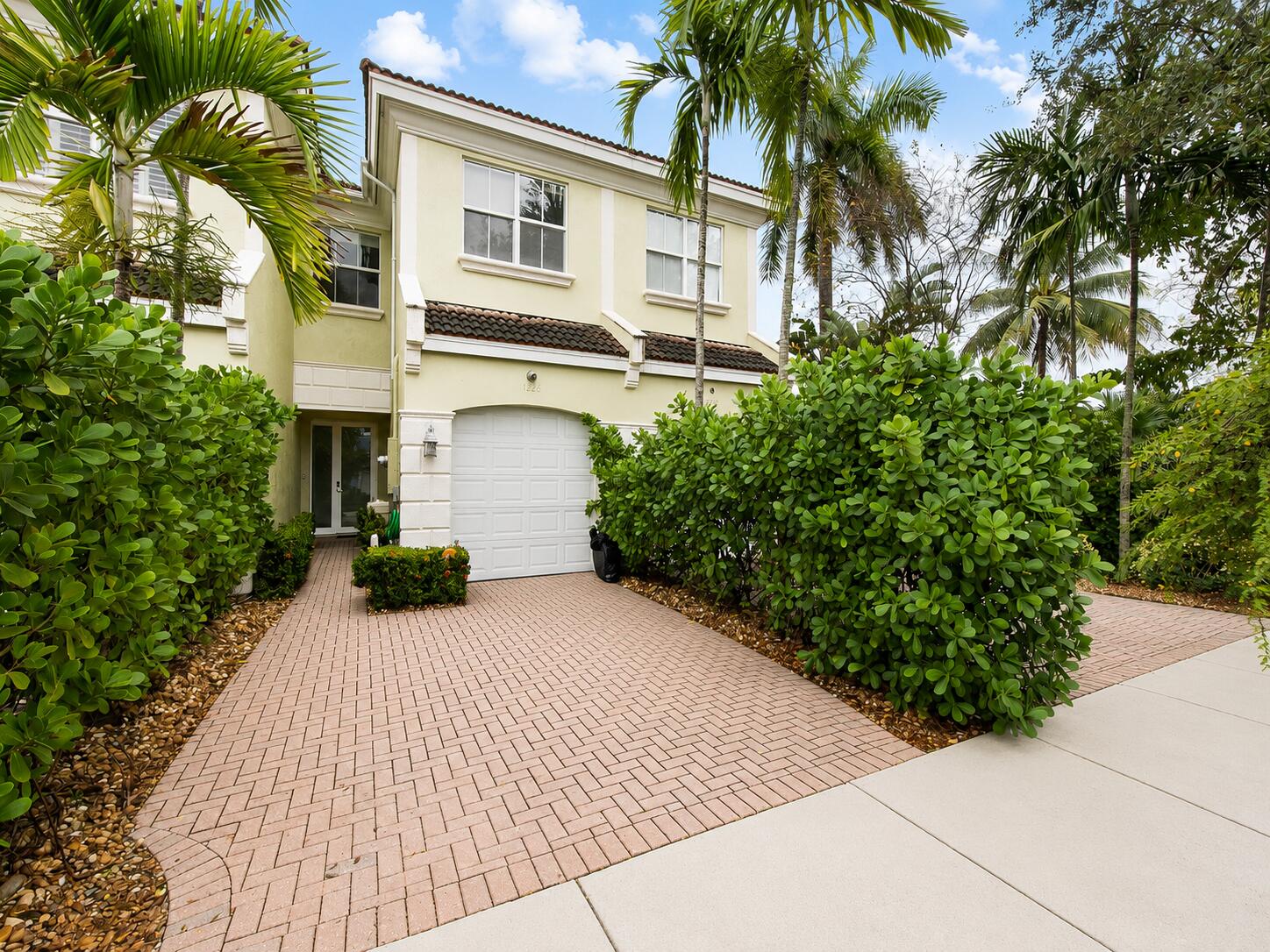 Foto de propiedad en 1226 NE 14th Avenue, Fort Lauderdale, FL 33304 Fort Lauderdale con MLS# 