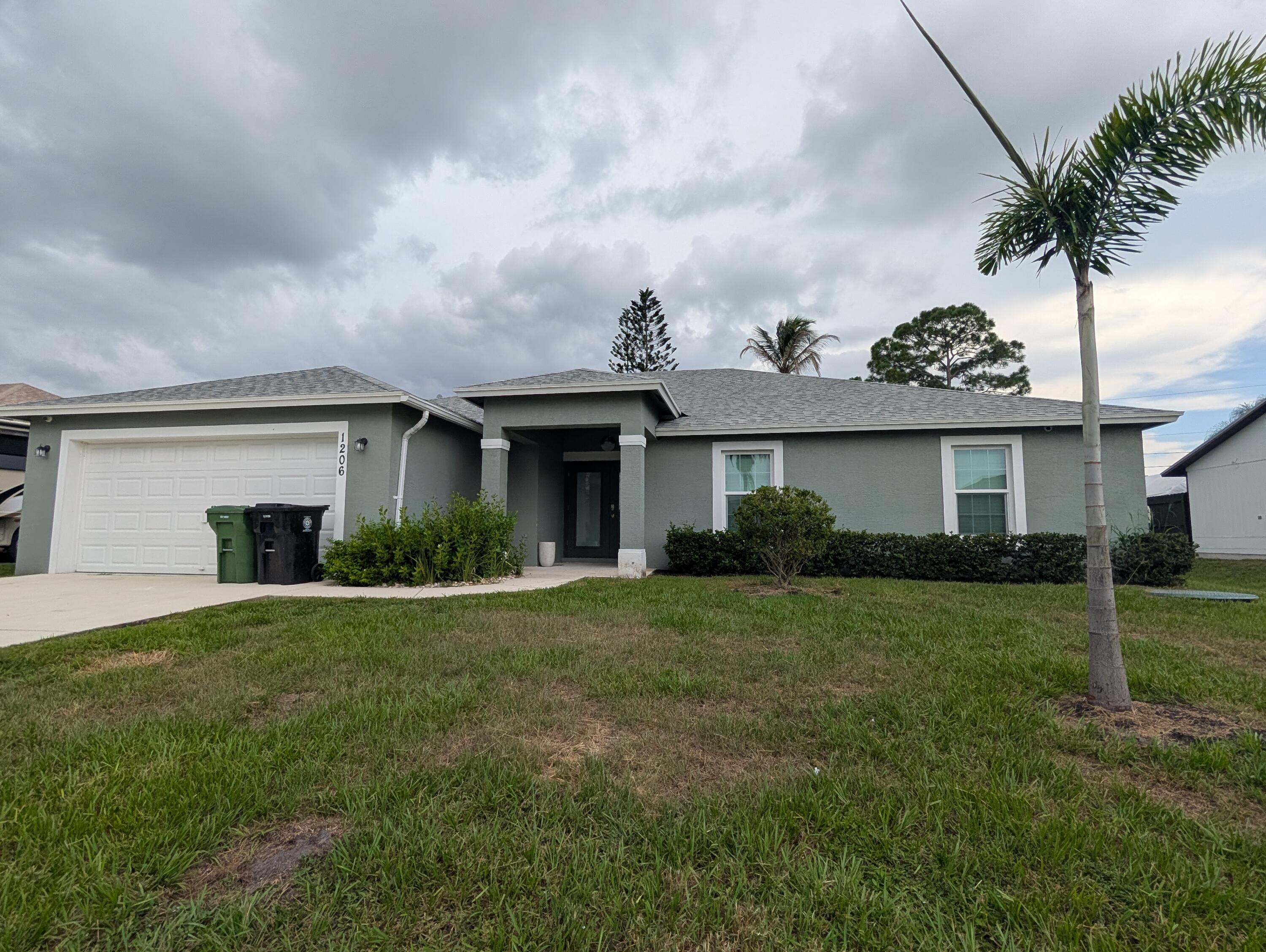 Foto de propiedad en 1206 SW ASTURIA Avenue, Port St. Lucie, FL 34953 Port St. Lucie con MLS# 