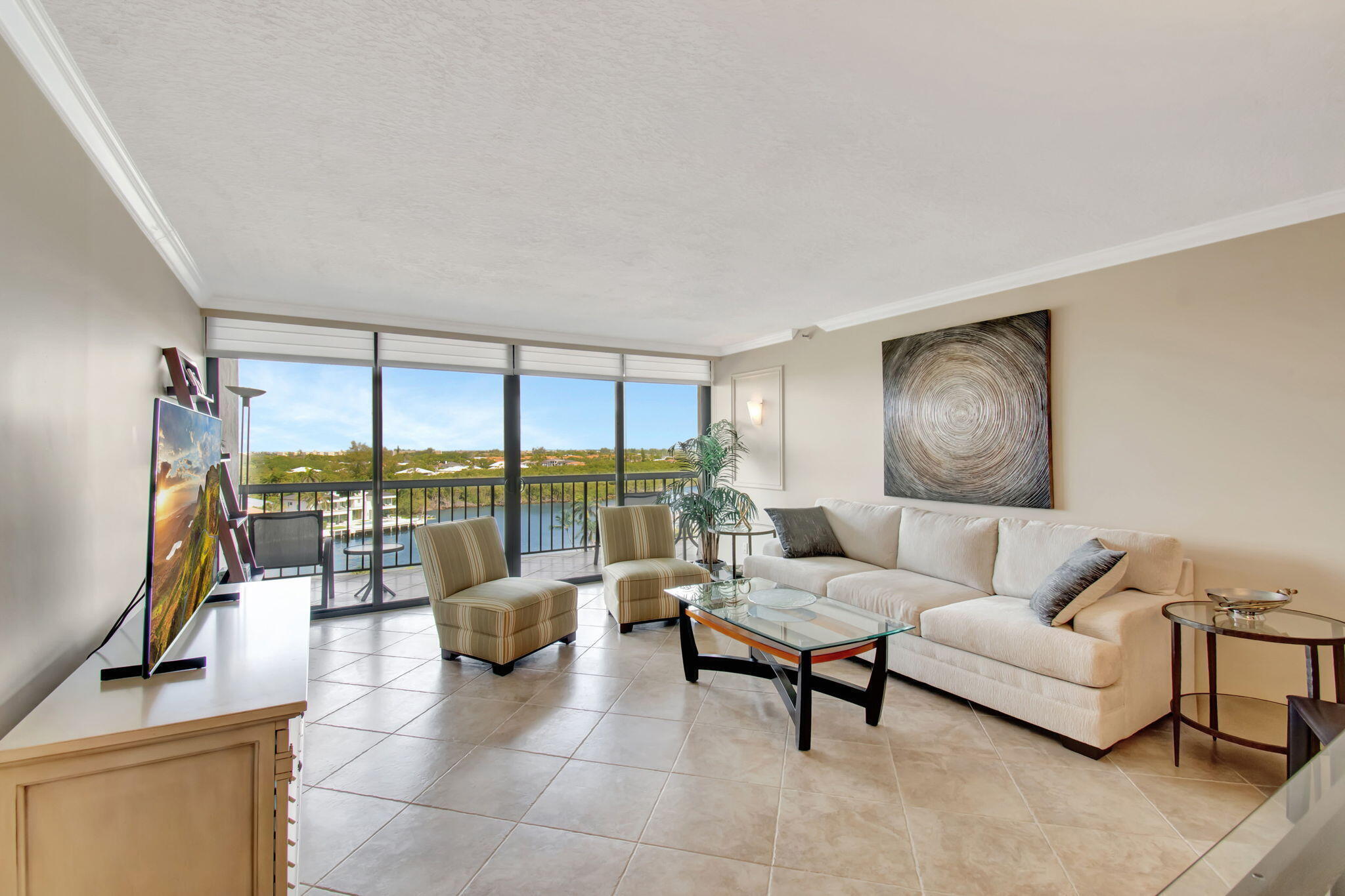 Foto de propiedad en 4740 S OCEAN Boulevard S 909, Highland Beach, FL 33487 Highland Beach con MLS# 