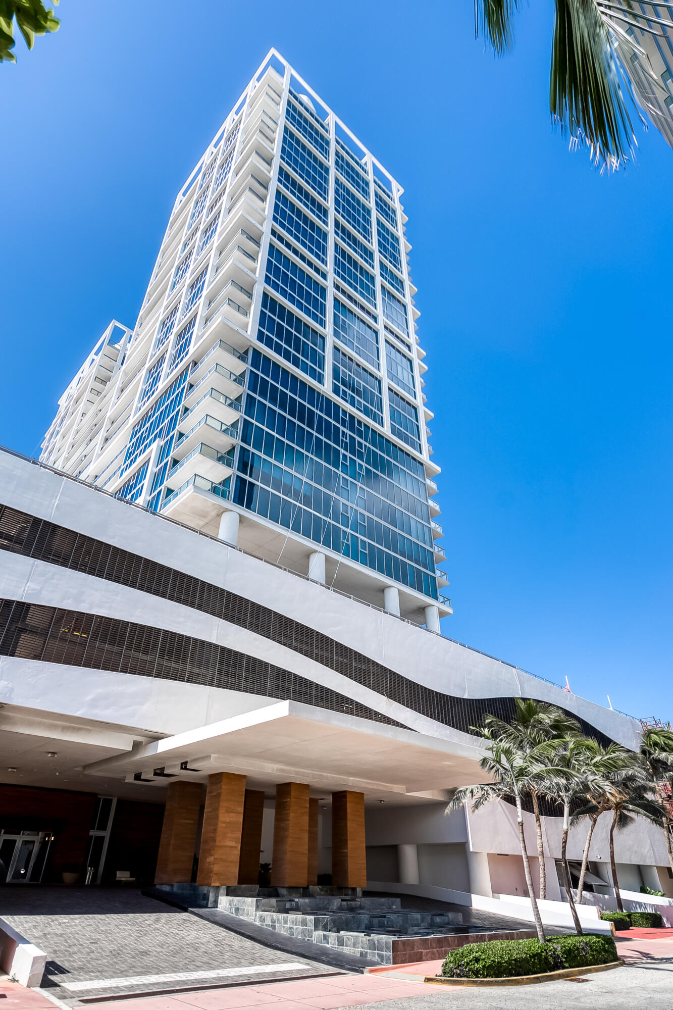 Foto de propiedad en 6899 Collins Avenue 1409, Miami Beach, FL 33141 Miami Beach con MLS# 