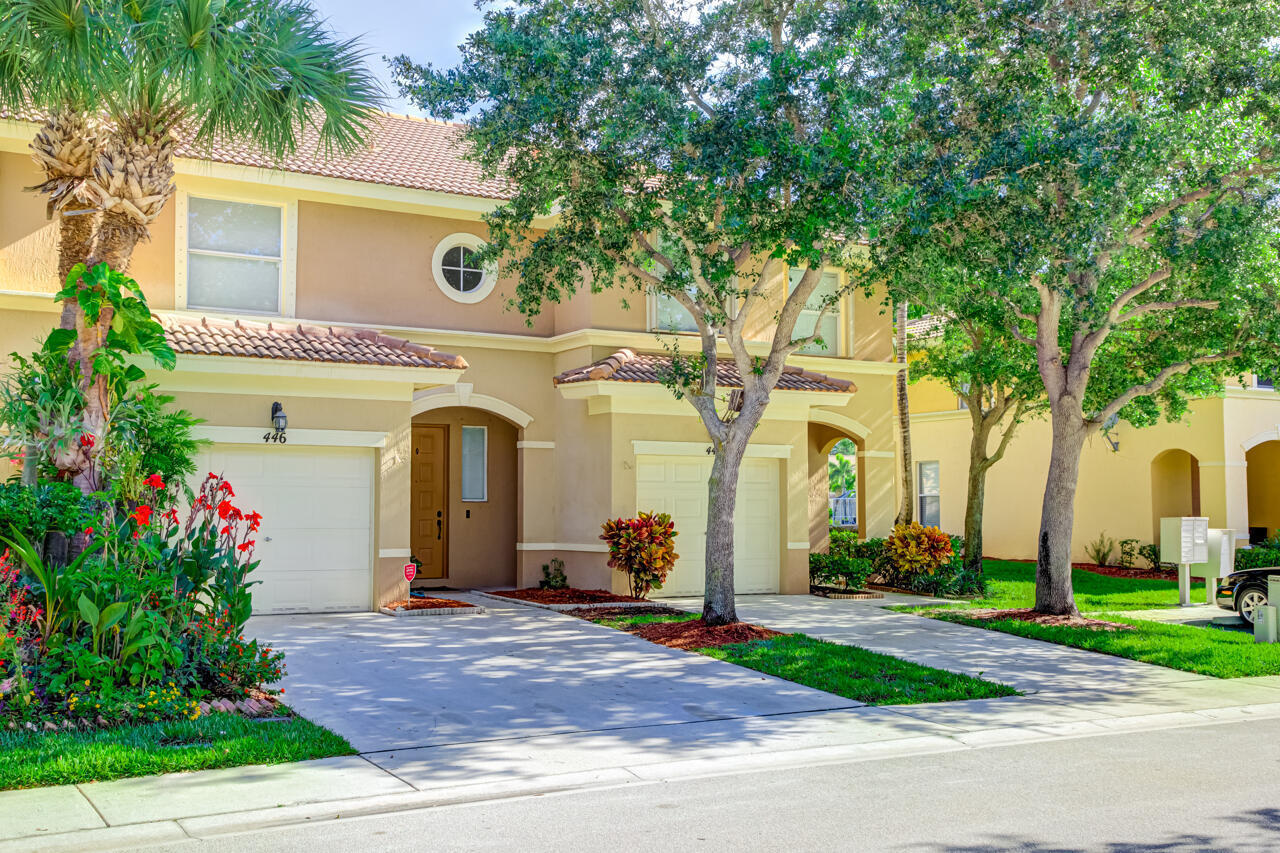 Foto de propiedad en 446 Rainbow Springs Terrace, Royal Palm Beach, FL 33411 Royal Palm Beach con MLS# 