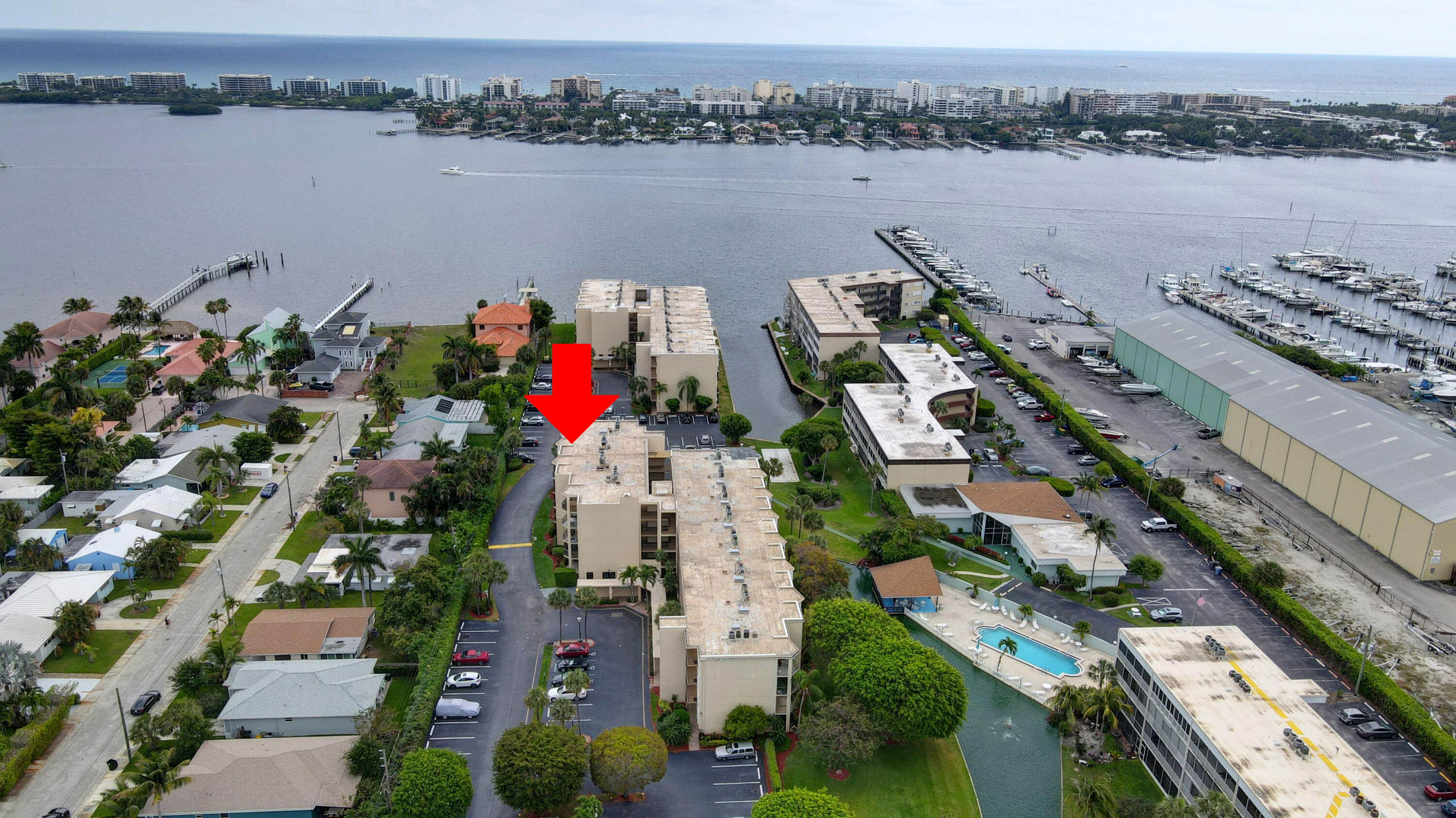 Foto de propiedad en 890 N Federal Highway 103, Lantana, FL 33462 Lantana con MLS# 