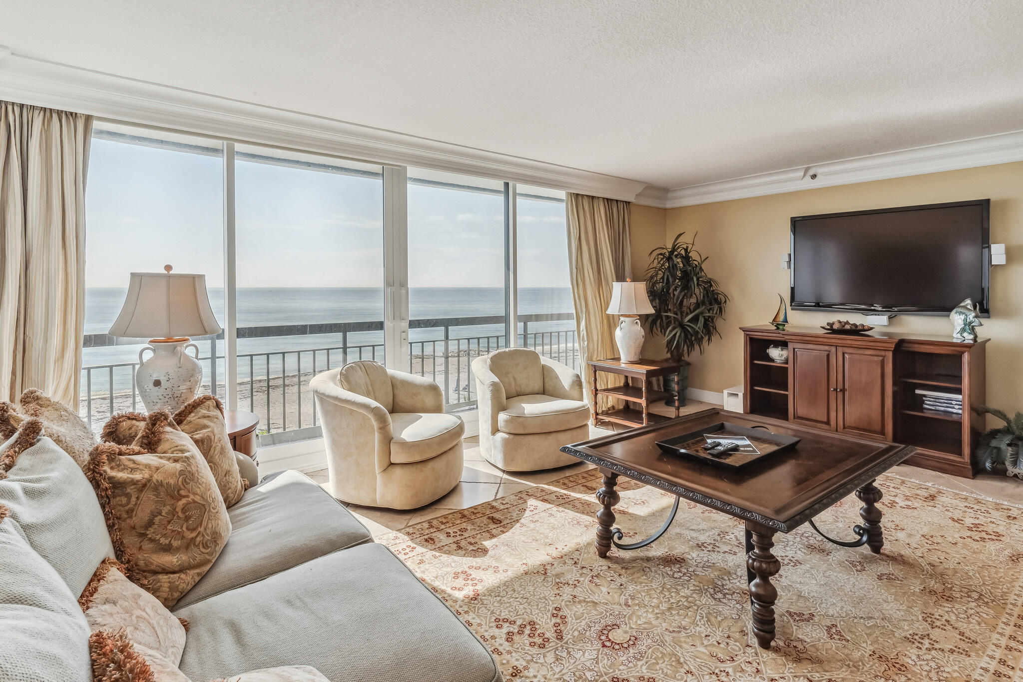 Foto de propiedad en 4000 N OCEAN Drive 401, Singer Island, FL 33404 Singer Island con MLS# 