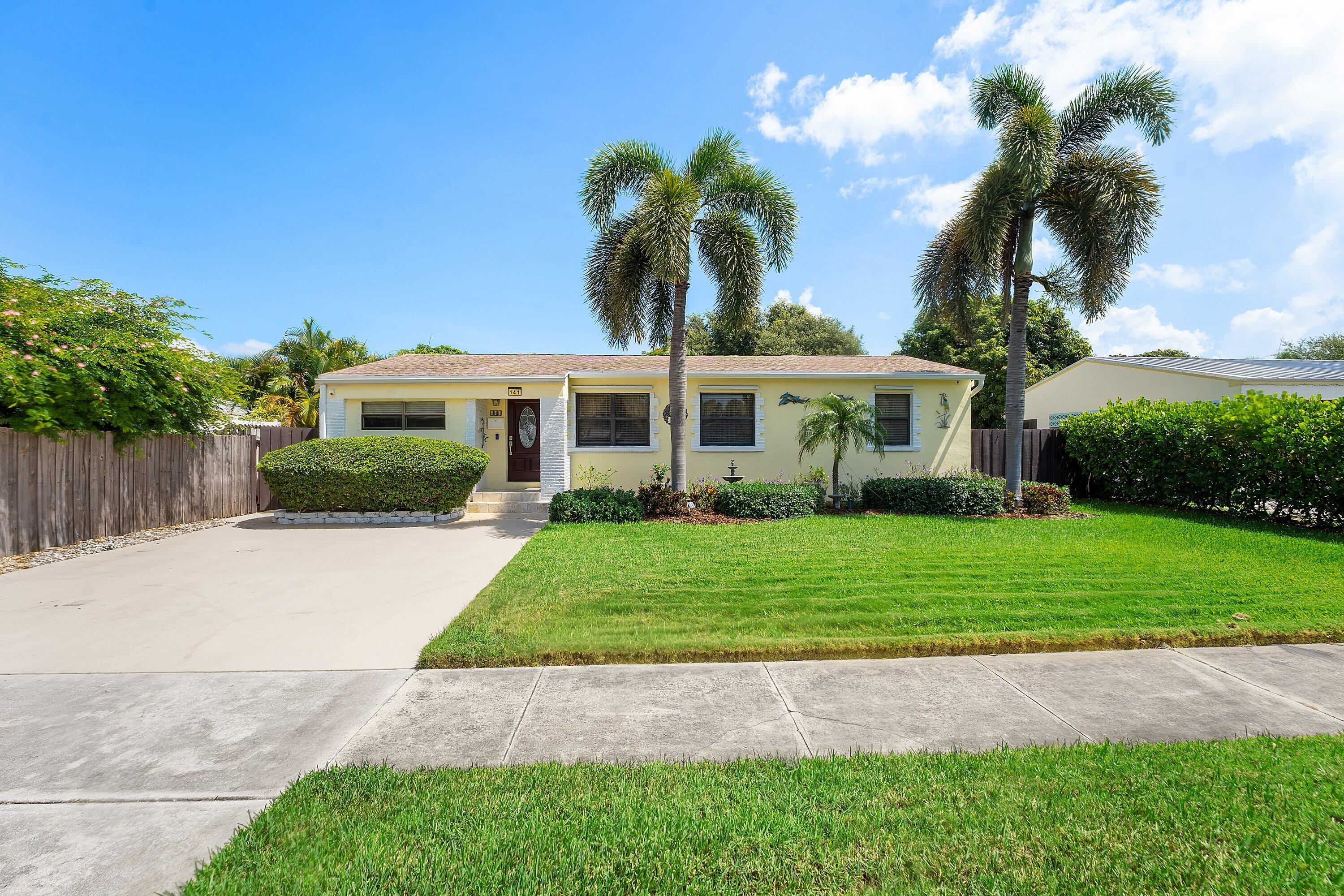 En Venta 141 Date Palm Drive, Lake Park, FL 33403, Lake Park, FL 33403
