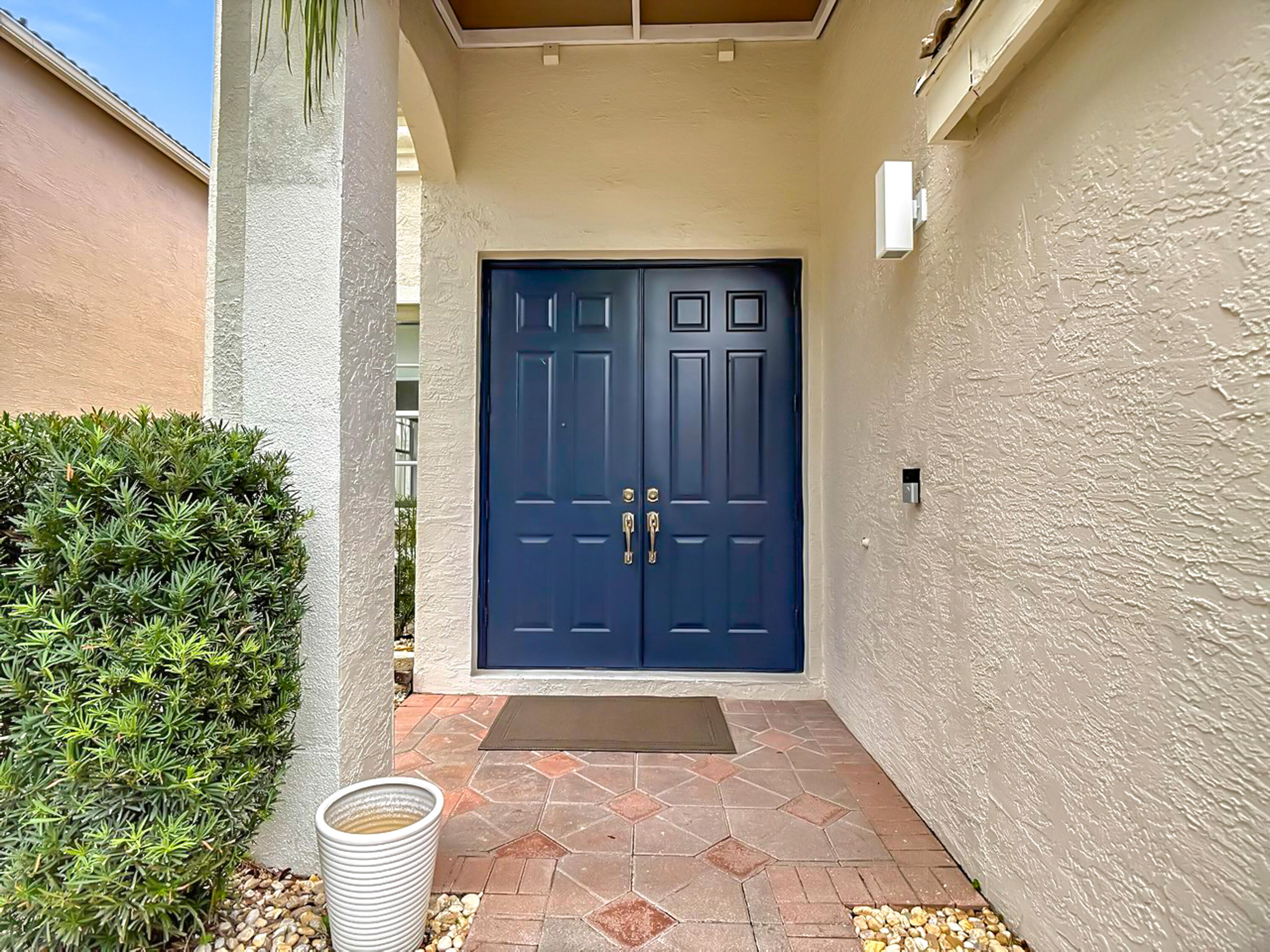 Foto de propiedad en 1154 OAKWATER Drive, Royal Palm Beach, FL 33411 Royal Palm Beach con MLS# 