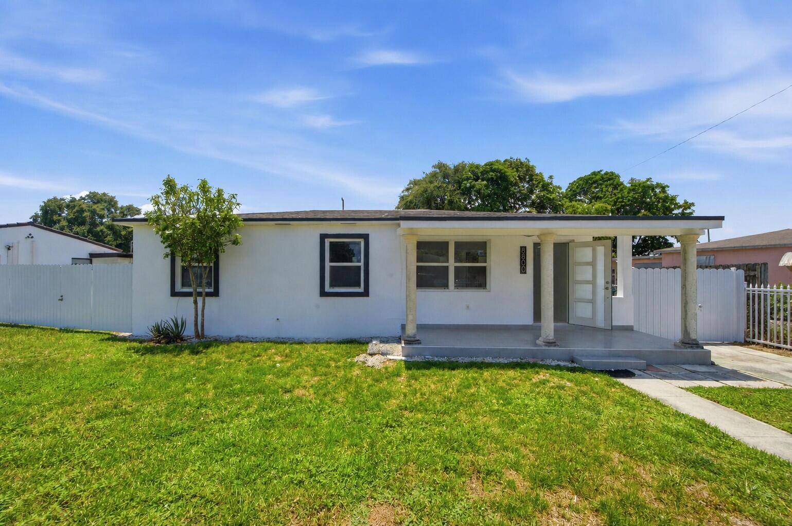 Vendido 8800 NW 33 Avenue Road, Miami, FL 33147, Miami, FL 33147