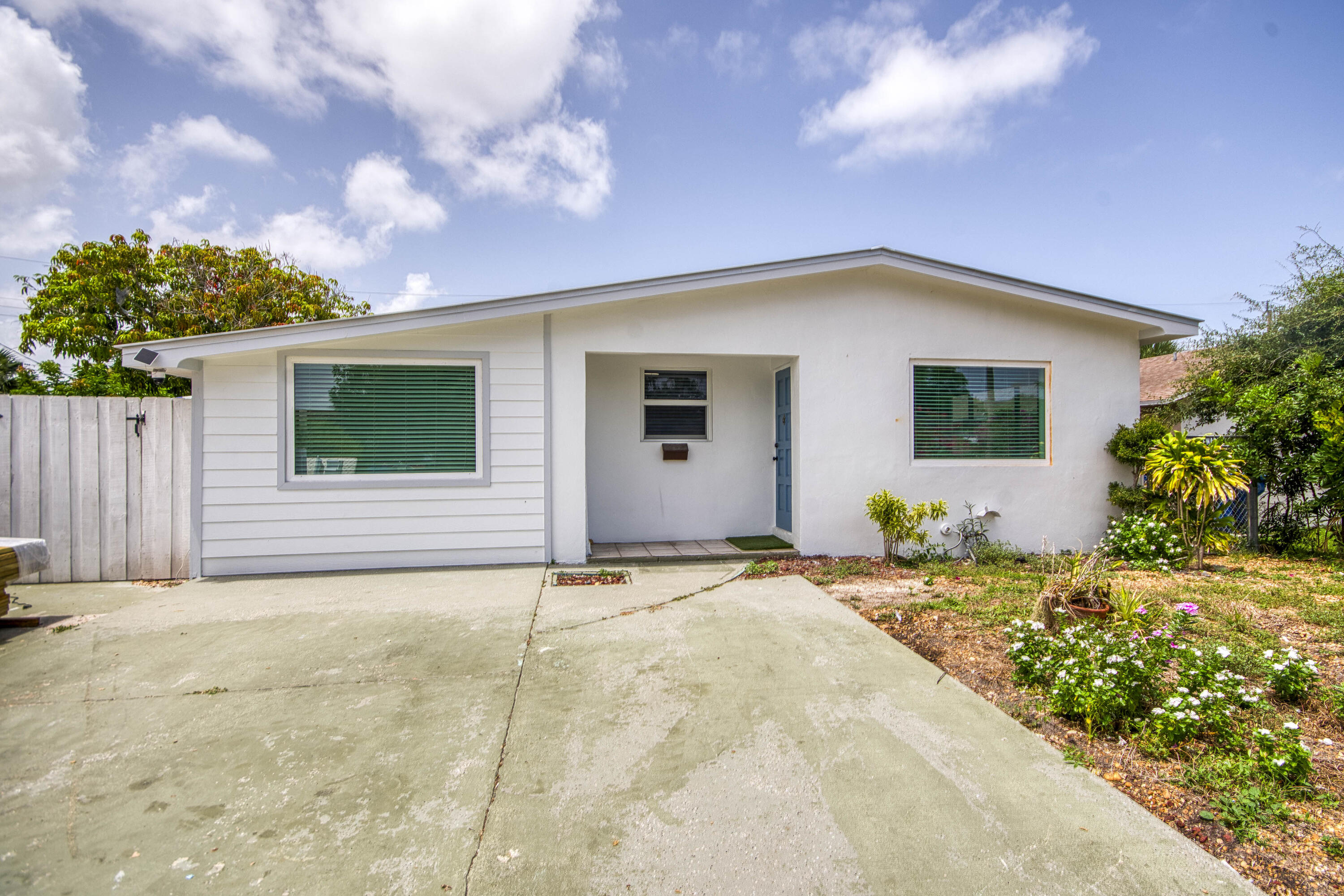 Foto de propiedad en 950 W 36th Street, Riviera Beach, FL 33404 Riviera Beach con MLS# 