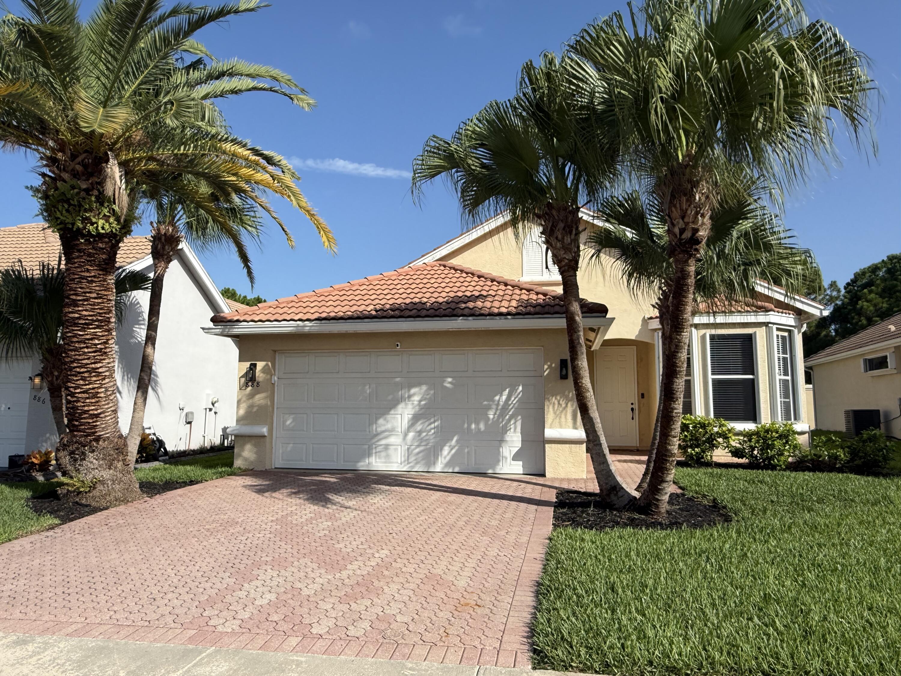 Foto de propiedad en 888 SW MUNJACK Circle, Port St. Lucie, FL 34986 Port St. Lucie con MLS# 