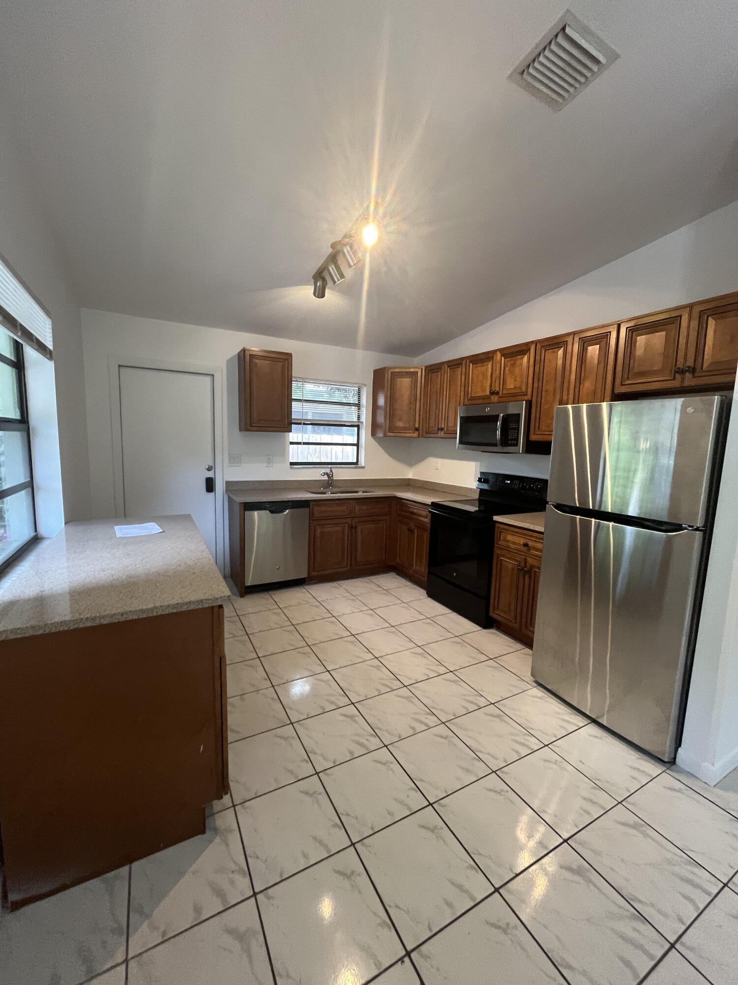 Foto de propiedad en 1201 N 17TH Avenue 1, Hollywood, FL 33020 Hollywood con MLS# 