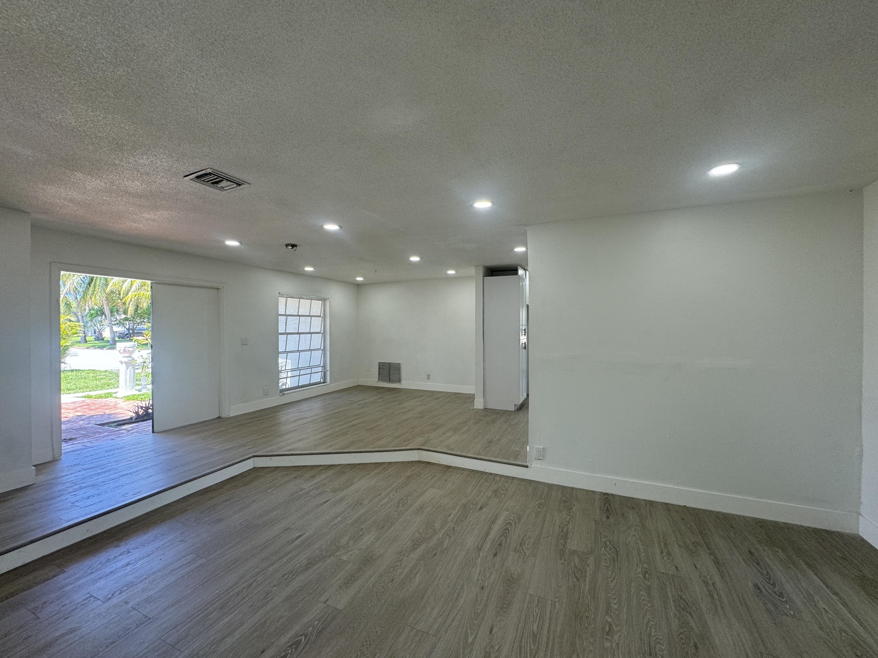 Foto de propiedad en 6260 SW 6TH Street, Margate, FL 33068 Margate con MLS# 
