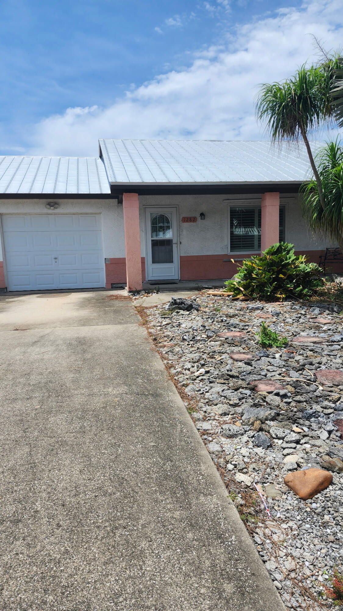 Foto de propiedad en 1282 SCHUMANN Drive, Sebastian, FL 32958 Sebastian con MLS# 