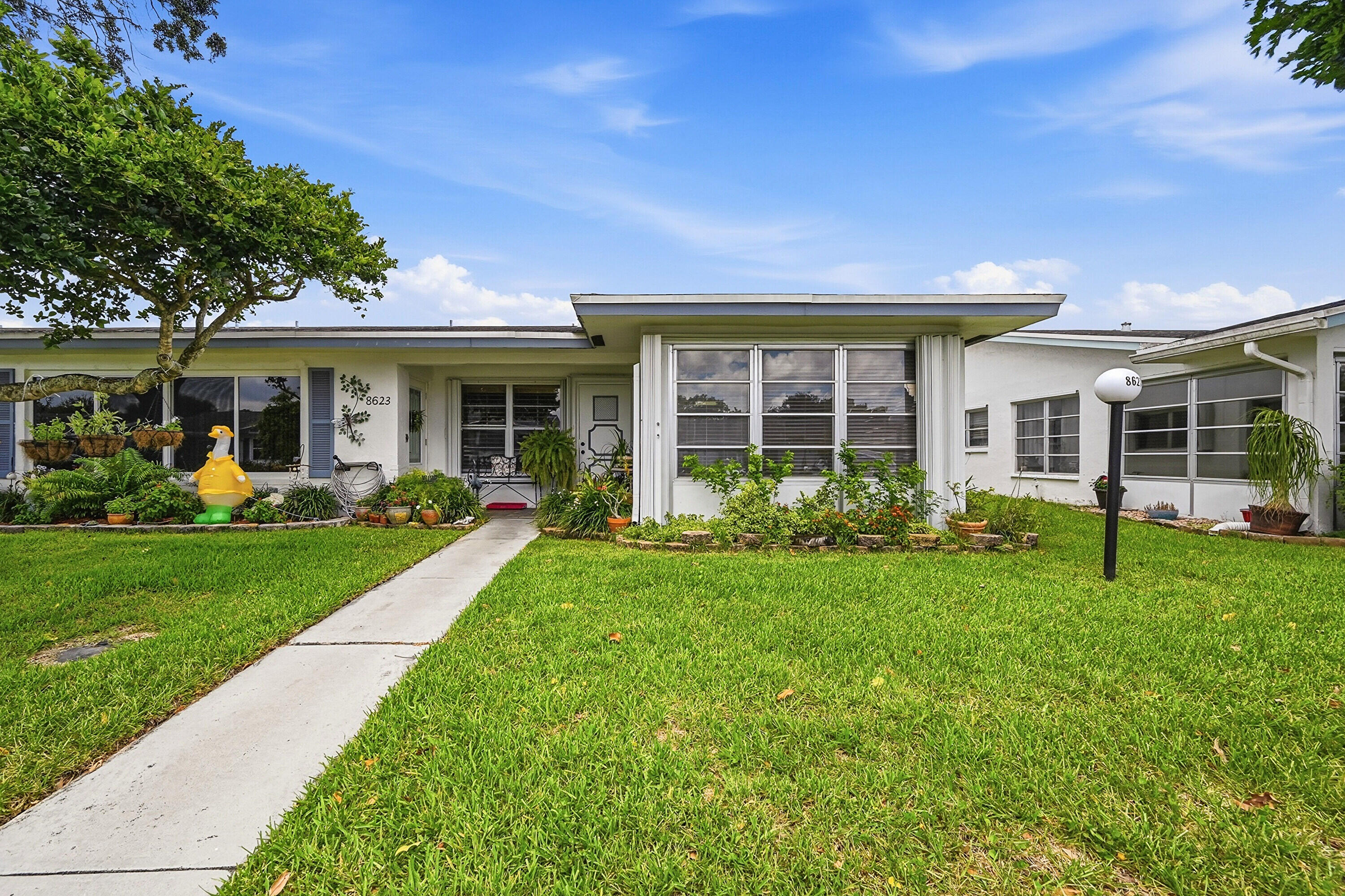 Foto de propiedad en 8621 NW 10th Street, Plantation, FL 33322 Plantation con MLS# 