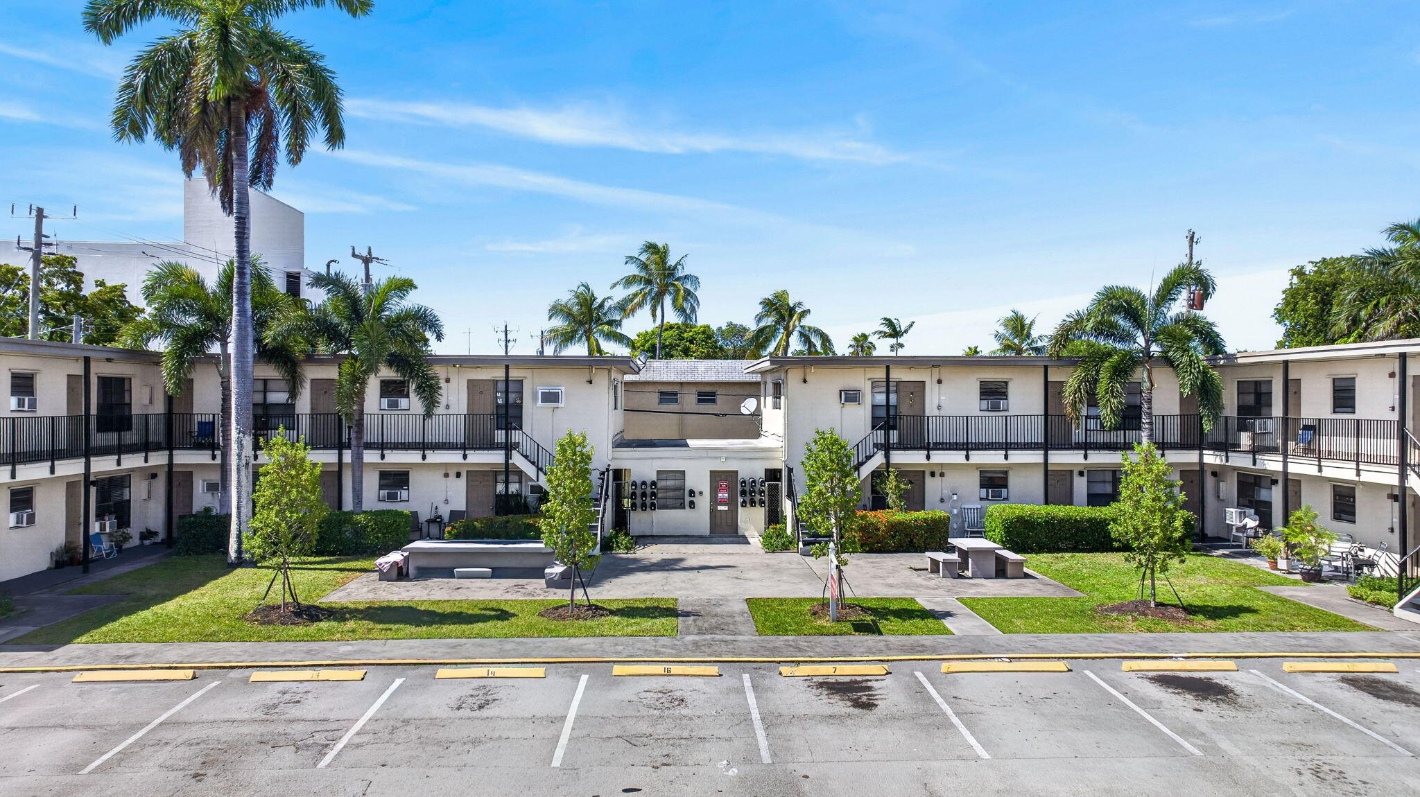 Foto de propiedad en 2275 NE 12TH Street, Pompano Beach, FL 33062 Pompano Beach con MLS# 