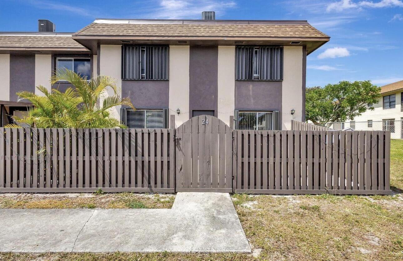 En Venta 2110 Sherwood Forest Boulevard 24, West Palm Beach, FL 33415, West Palm Beach, FL 33415