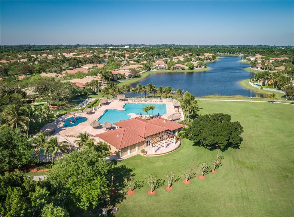 Foto de propiedad en 4297 Pine Ridge Court, Weston, FL 33331 Weston con MLS# 