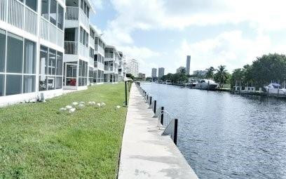 Foto de propiedad en 465 Paradise Isle Boulevard 307, Hallandale Beach, FL 33009 Hallandale Beach con MLS# 