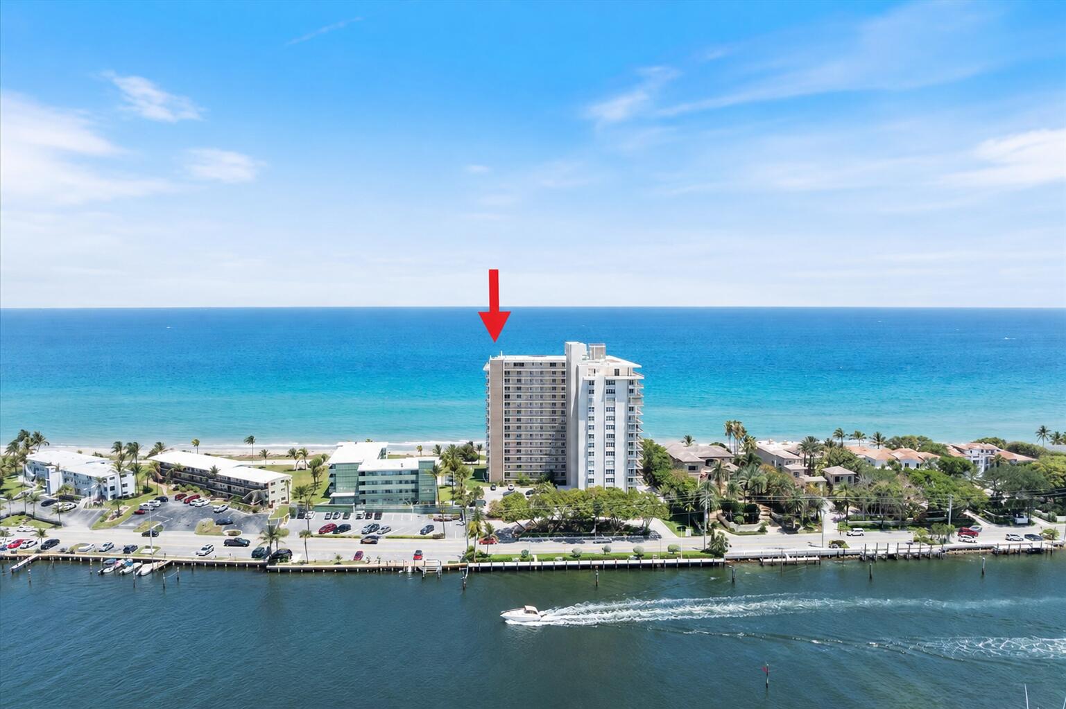 Foto de propiedad en 1021 HILLSBORO MILE Hillsboro Mile 1008, Hillsboro Beach, FL 33062 Hillsboro Beach con MLS# 