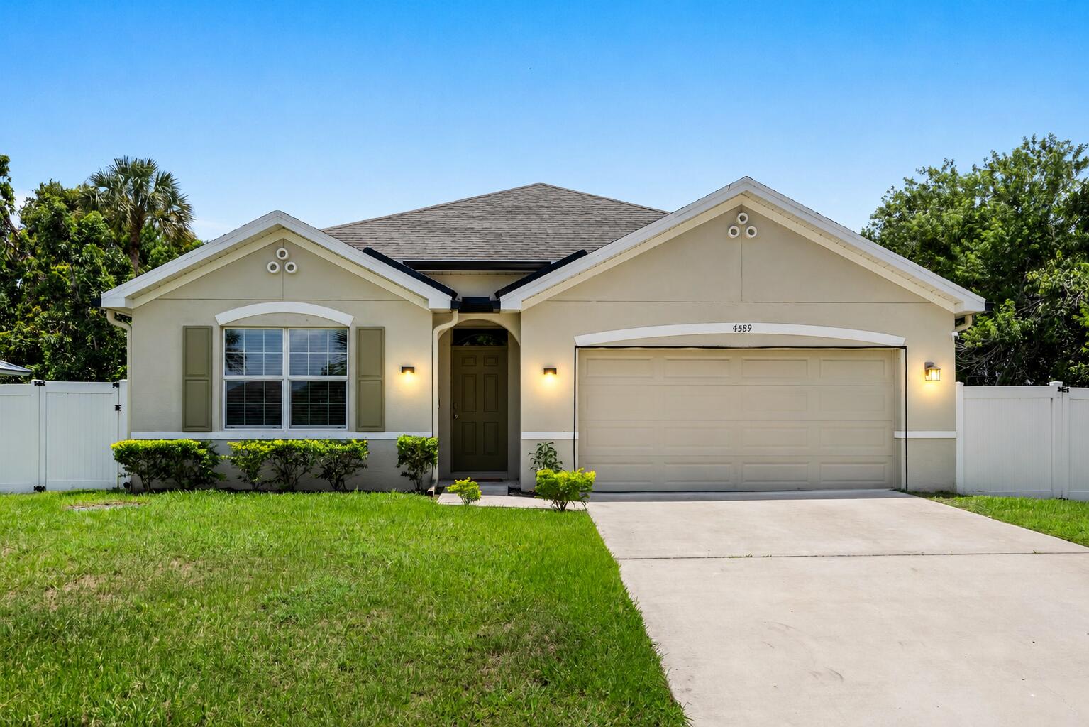Foto de propiedad en 4589 SW Uleta Street, Port St. Lucie, FL 34953 Port St. Lucie con MLS# 