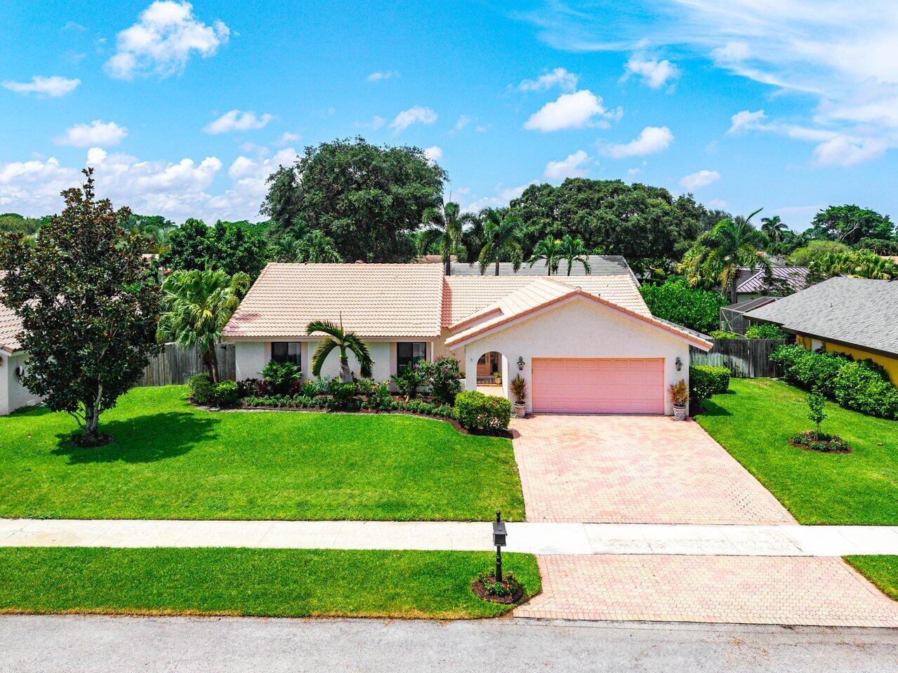 Foto de propiedad en 2371 NW 30th Road, Boca Raton, FL 33431 Boca Raton con MLS# 