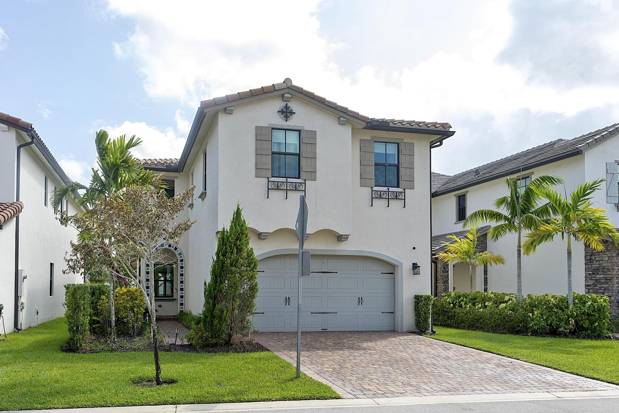 Foto de propiedad en 11824 SW 13th Court, Pembroke Pines, FL 33025 Pembroke Pines con MLS# 
