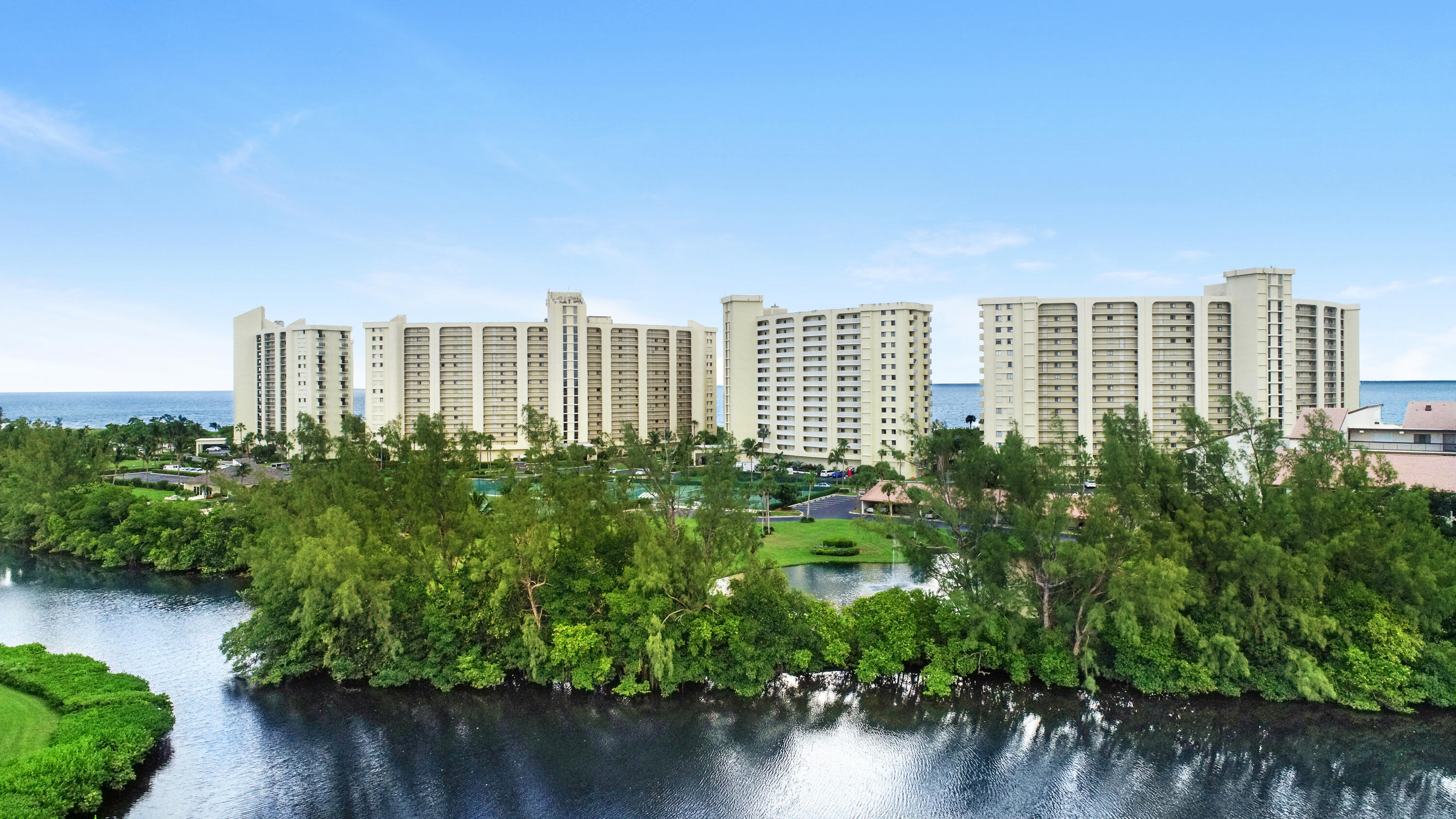 Foto de propiedad en 200 OCEAN TRAIL Way 510, Jupiter, FL 33477 Jupiter con MLS# 