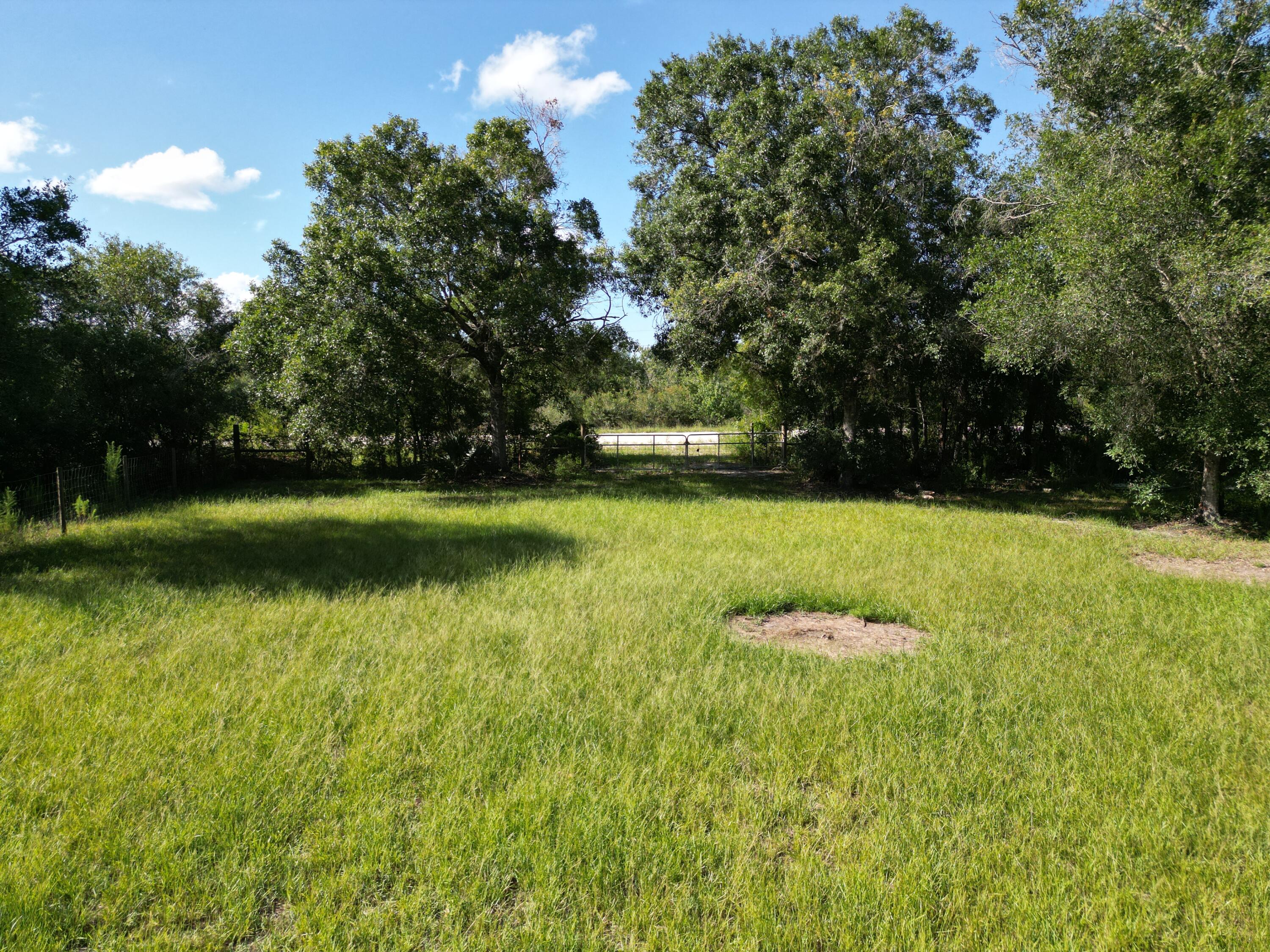 Foto de propiedad en 21496 NW 256TH Street, Okeechobee, FL 34972 Okeechobee con MLS# 