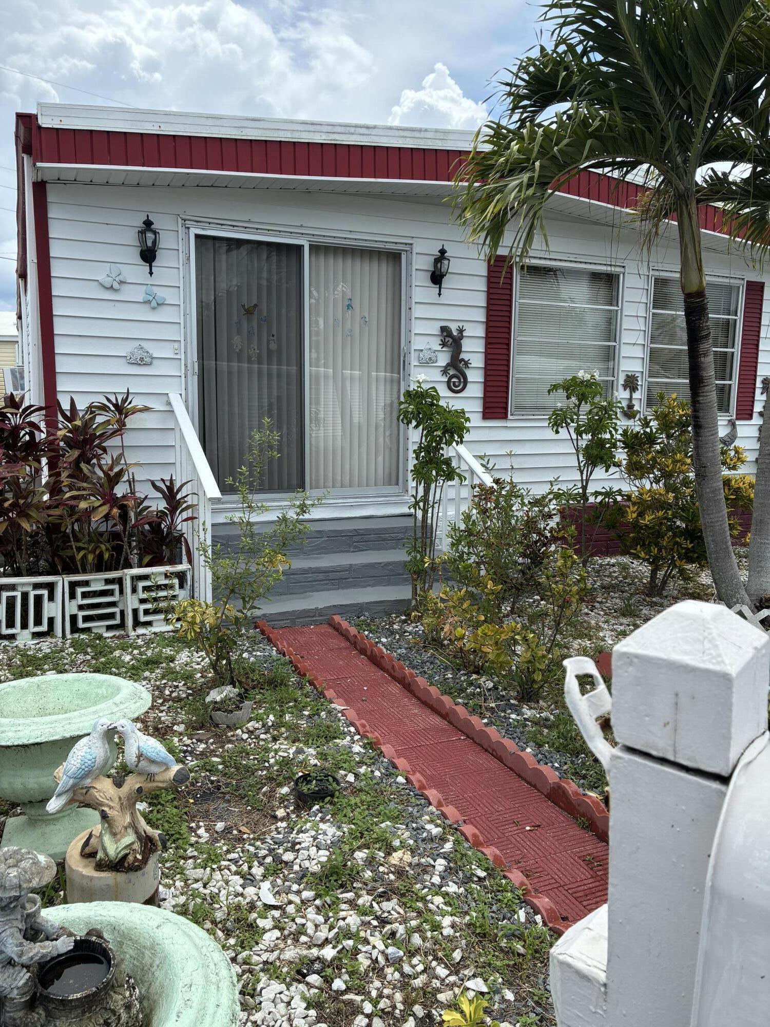 Foto de propiedad en 8708 SW 16th Street, Davie, FL 33324 Davie con MLS# 