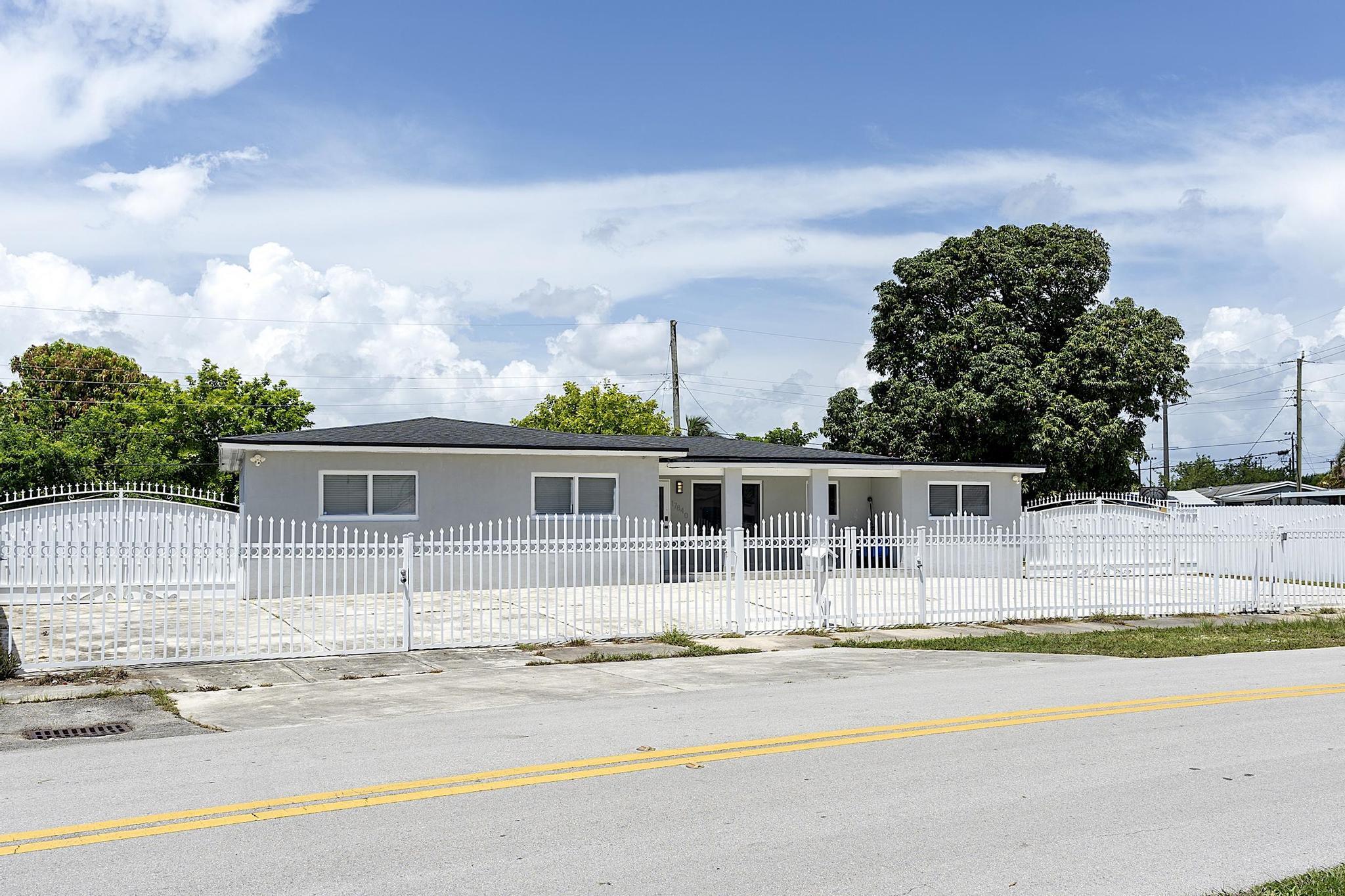 Foto de propiedad en 17840 NW 28TH Court, Miami Gardens, FL 33056 Miami Gardens con MLS# 