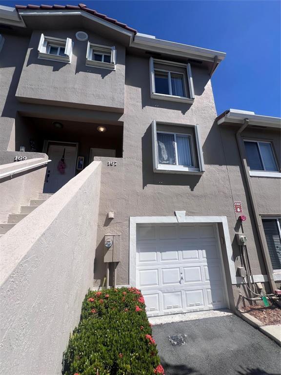 Foto de propiedad en 167 RIVIERA Circle, Weston, FL 33326 Weston con MLS# 