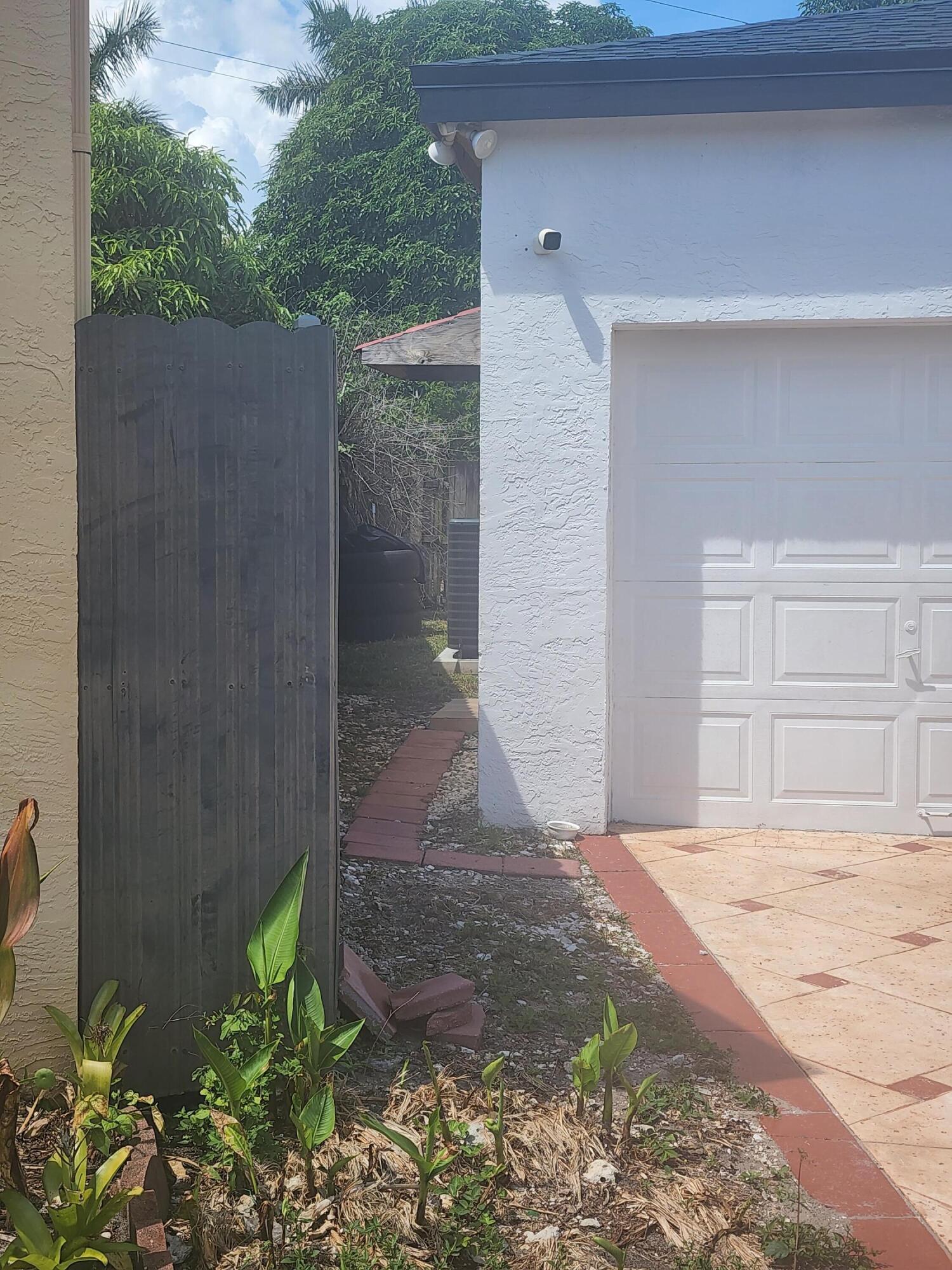 Foto de propiedad en 2430 SW 82ND Terrace, Miramar, FL 33025 Miramar con MLS# 