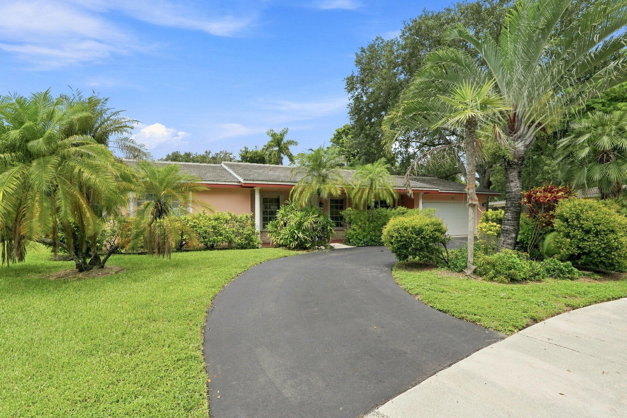 Foto de propiedad en 601 NW 71ST Avenue, Plantation, FL 33317 Plantation con MLS# 
