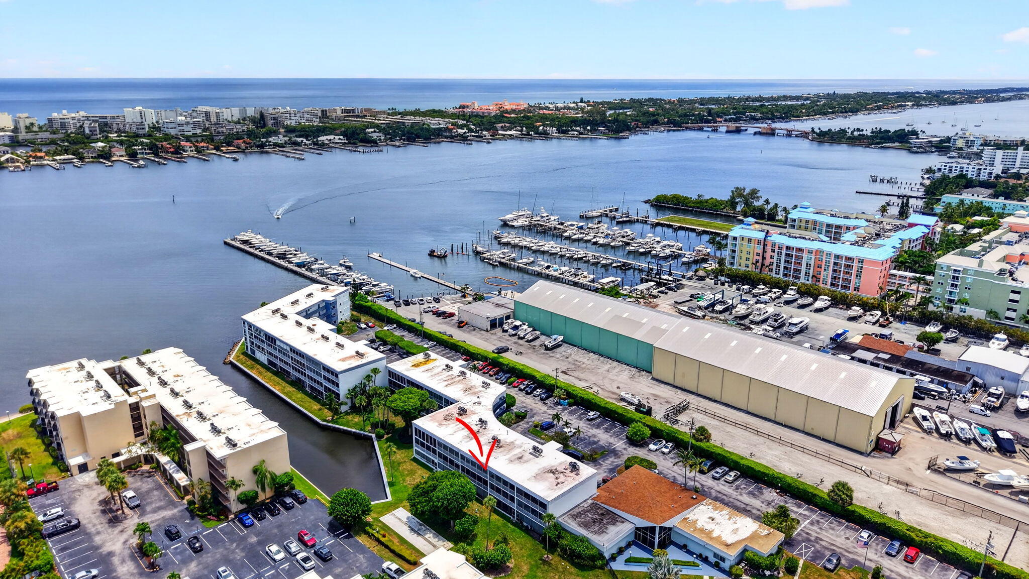 Foto de propiedad en 200 Waterway Drive S 303, Lantana, FL 33462 Lantana con MLS# 