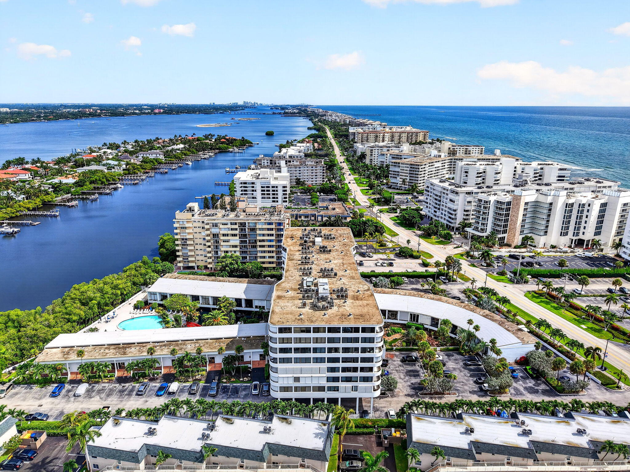 Foto de propiedad en 3589 S OCEAN Boulevard 909, South Palm Beach, FL 33480 South Palm Beach con MLS# 